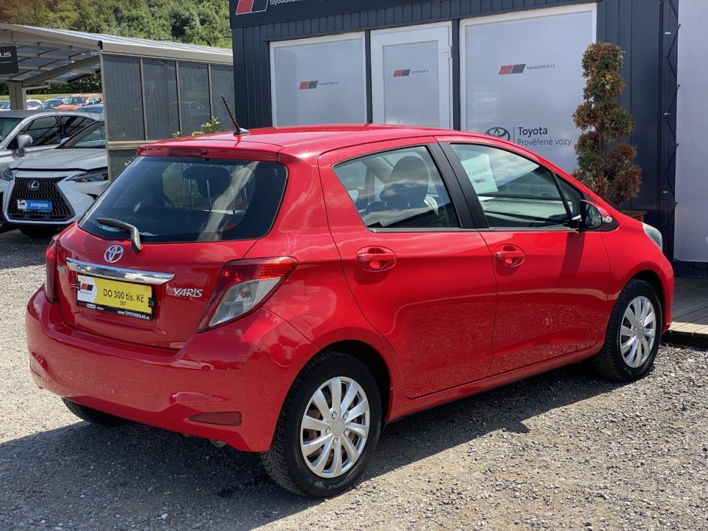 Toyota Yaris, 1.0i,ČR-1.maj,Active,nová STK - fotka 6