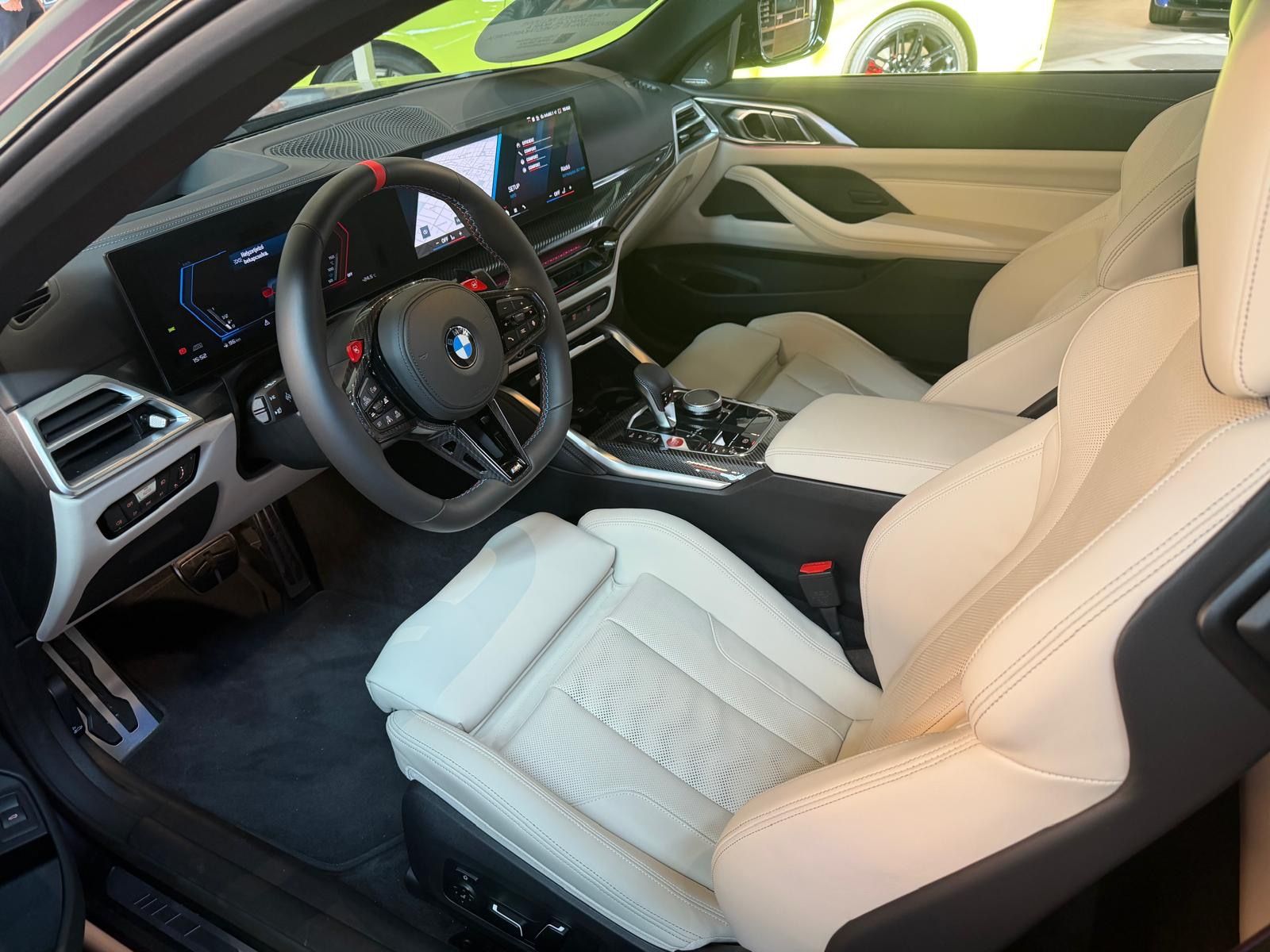 BMW M4, FrozenPurple Metallic *xdrive* - fotka 6
