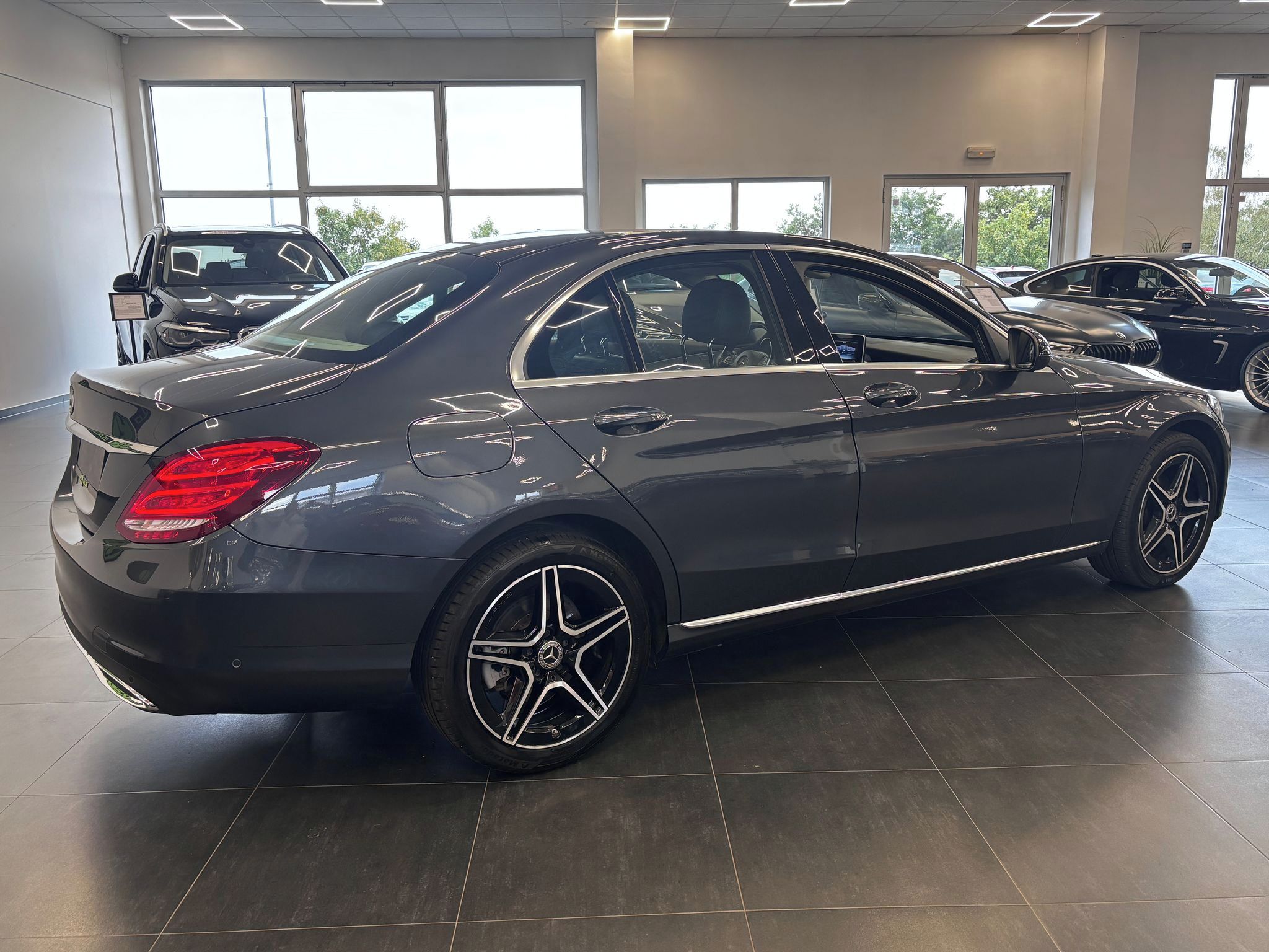 Mercedes-Benz Třídy C, 85kW, LED, Navigace - fotka 5