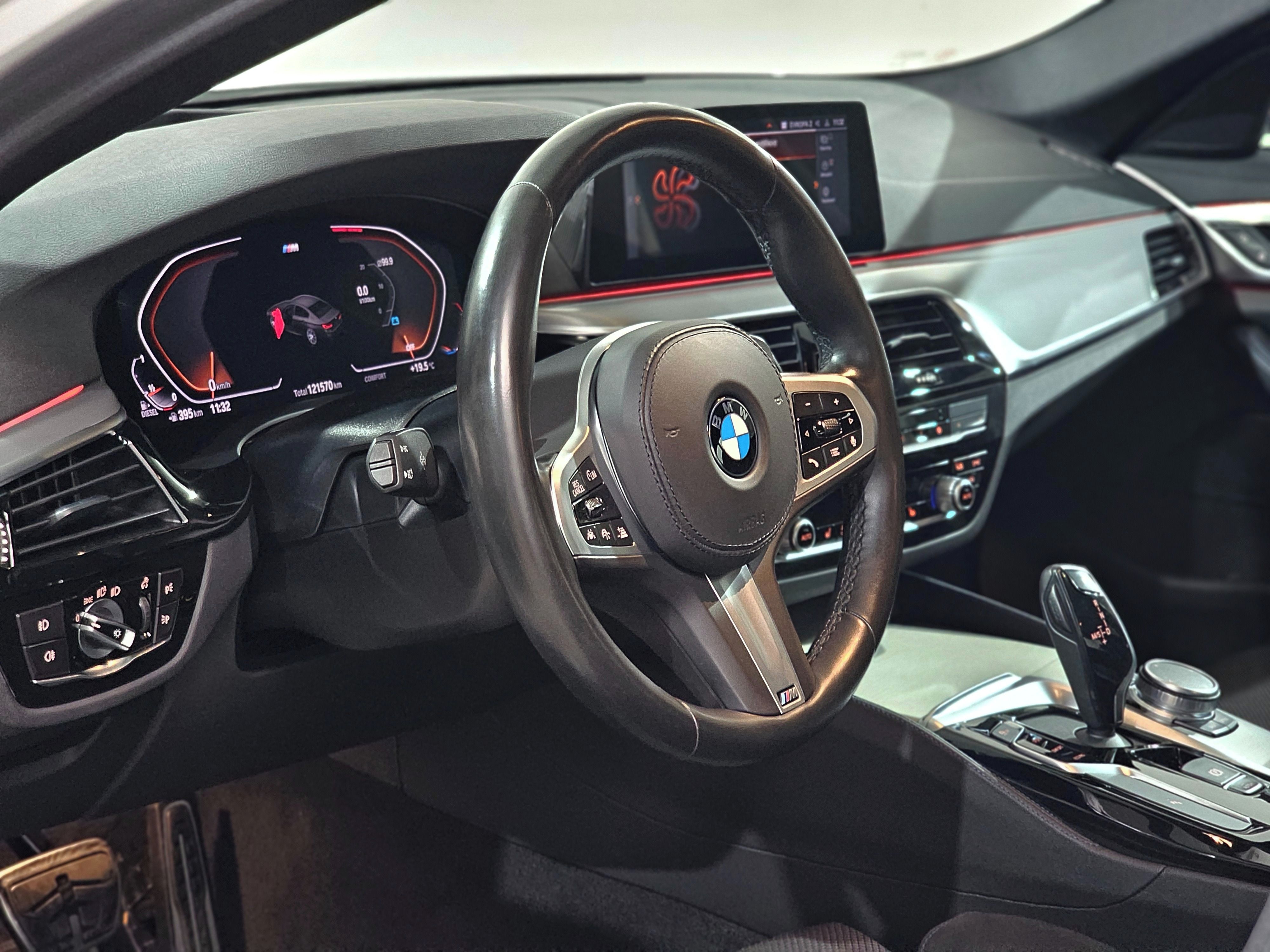 BMW Řada 5, 530D 195kW M-sport XDRIVE - fotka 6
