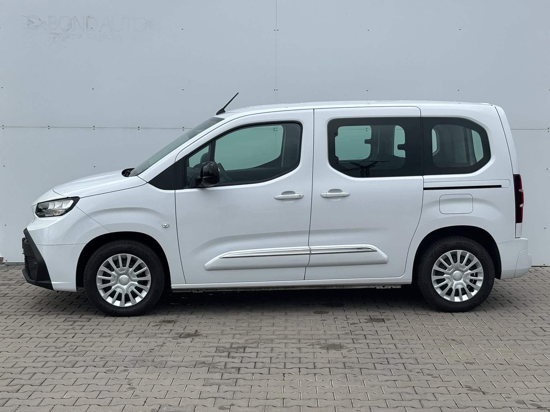 Toyota Proace City Verso, 1.2T 110k Short Business - fotka 3
