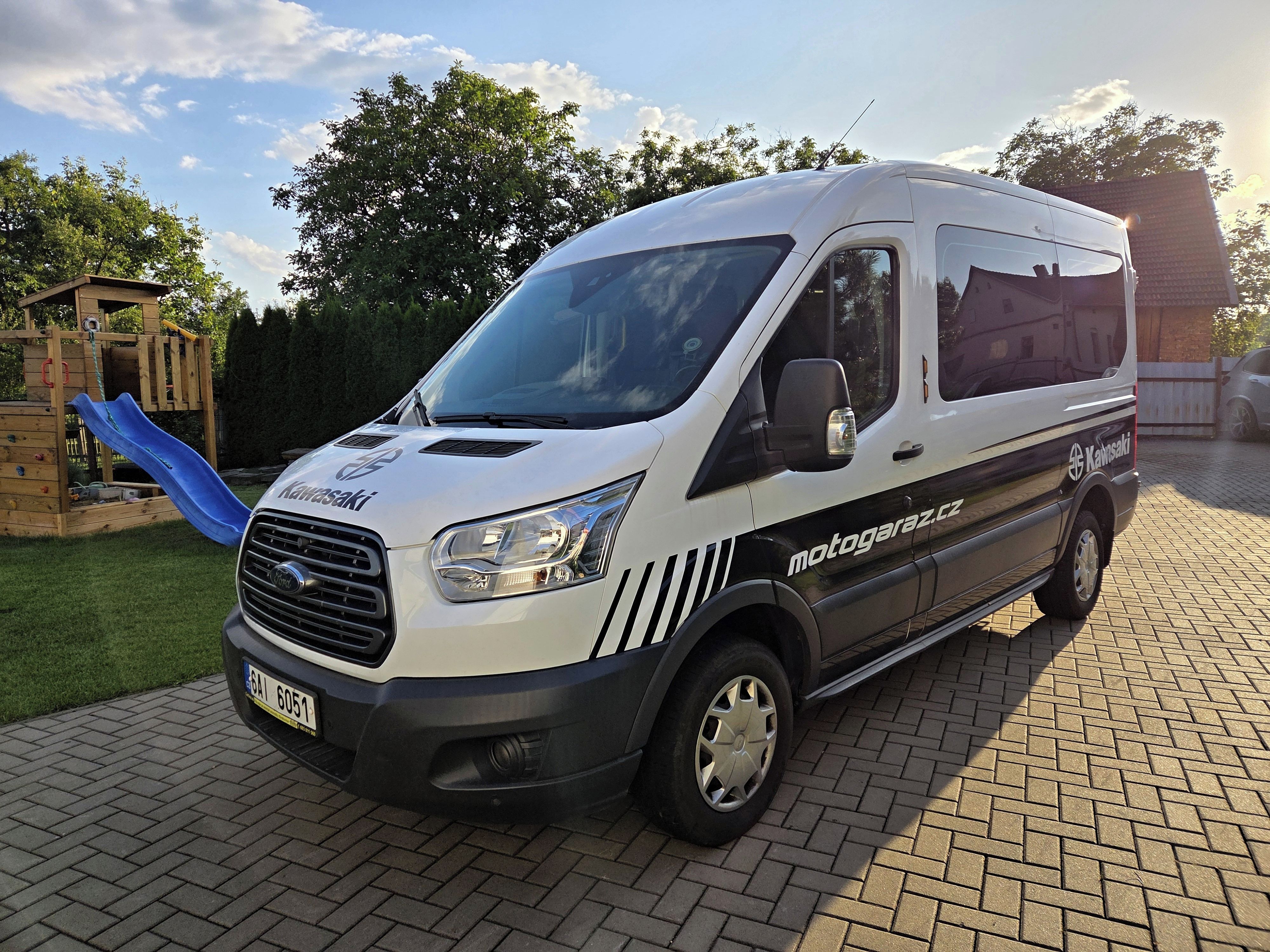 Ford Transit, 9 míst k sezení