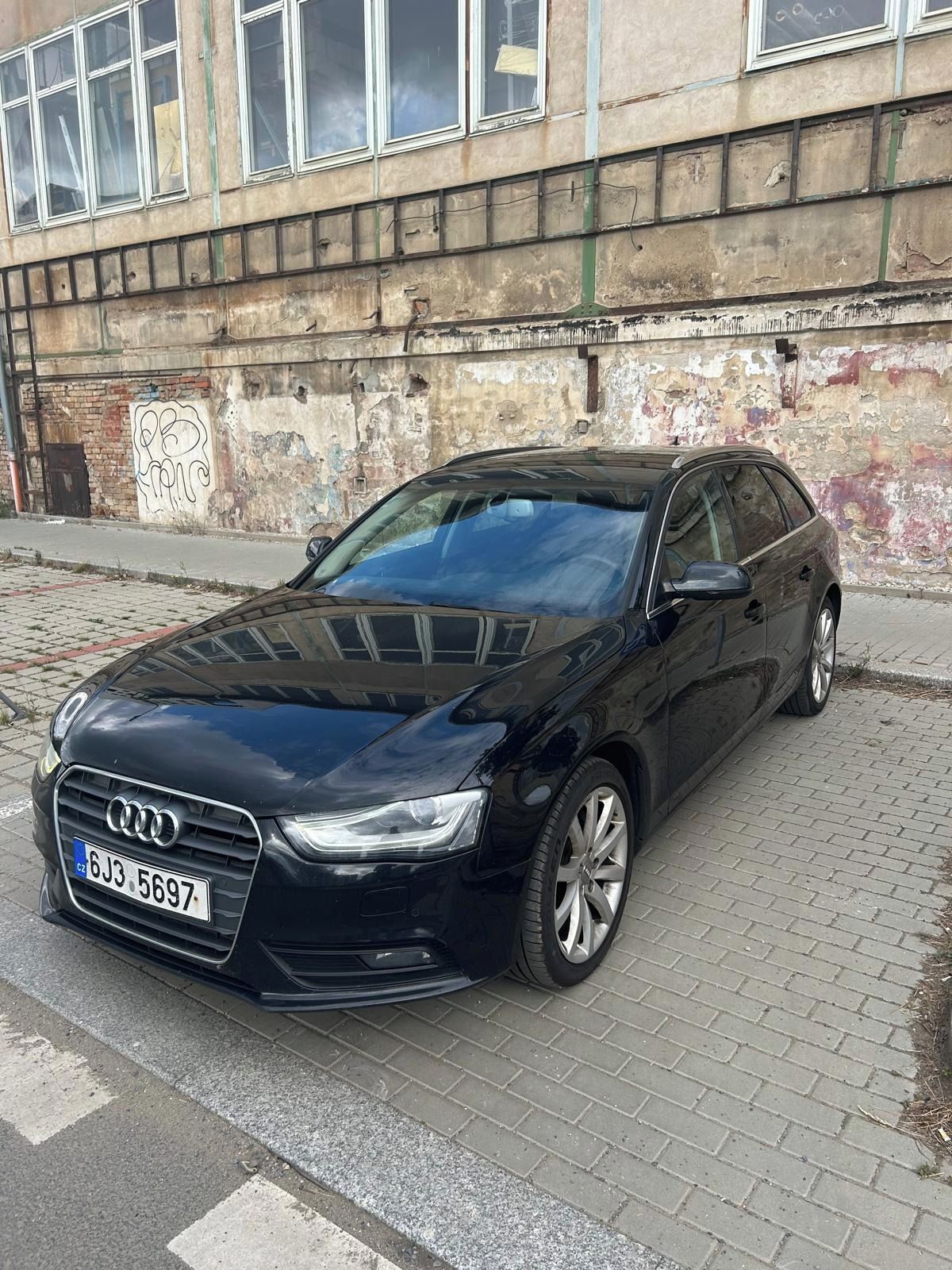 Audi A4 Avant, Facelift 2.0TDI 130 kW Automat - fotka 2