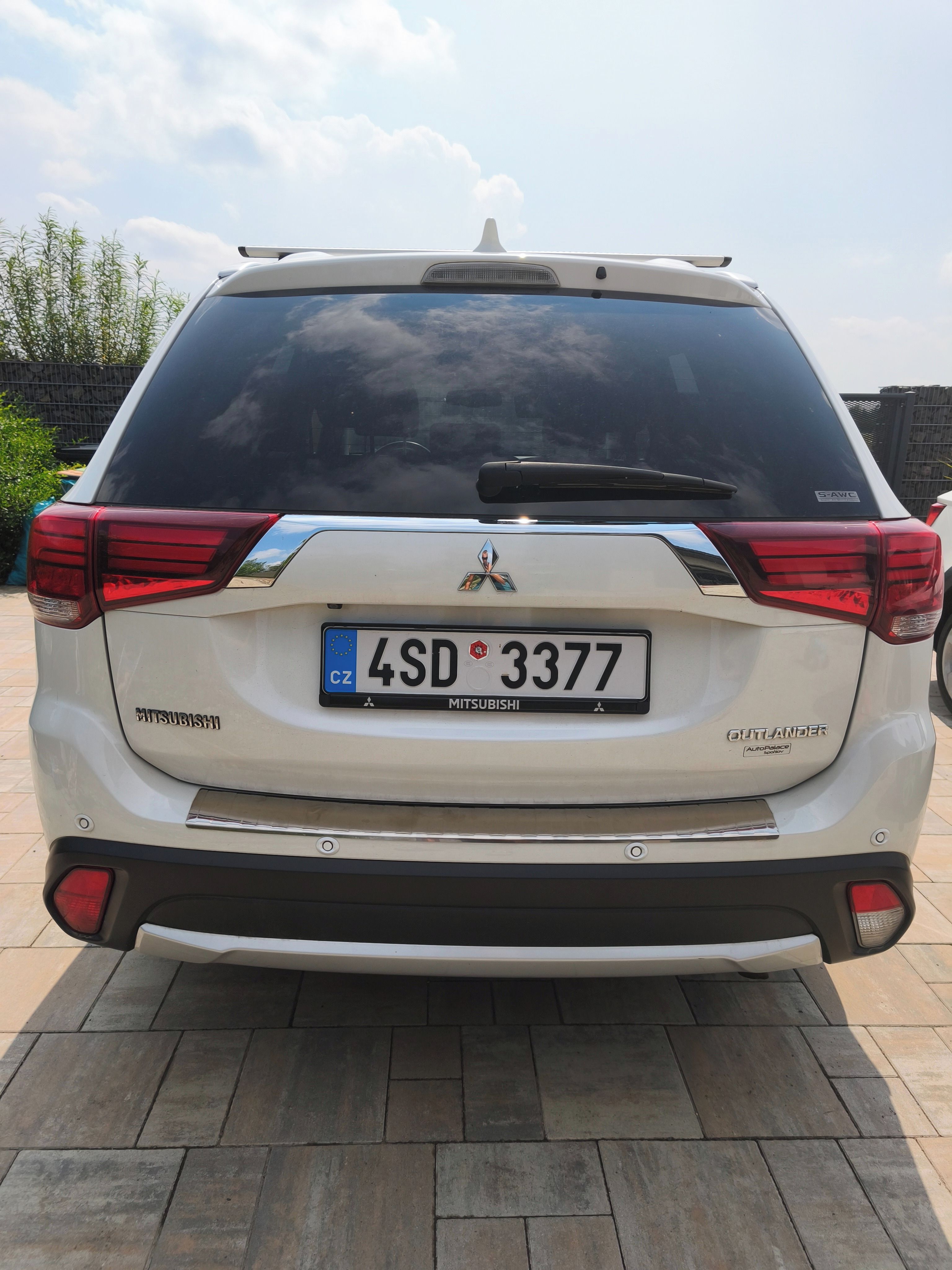 Mitsubishi Outlander, 2.2DI-D 4x4 S-AWC 7míst - fotka 2