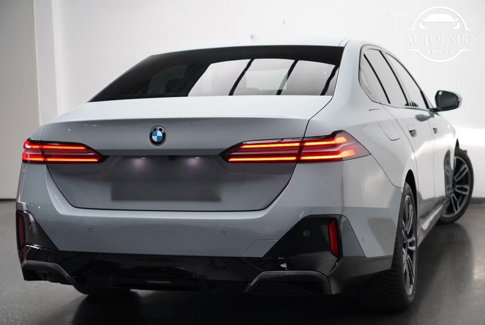 BMW Řada 5, 520d xDrive M Sport - fotka 4
