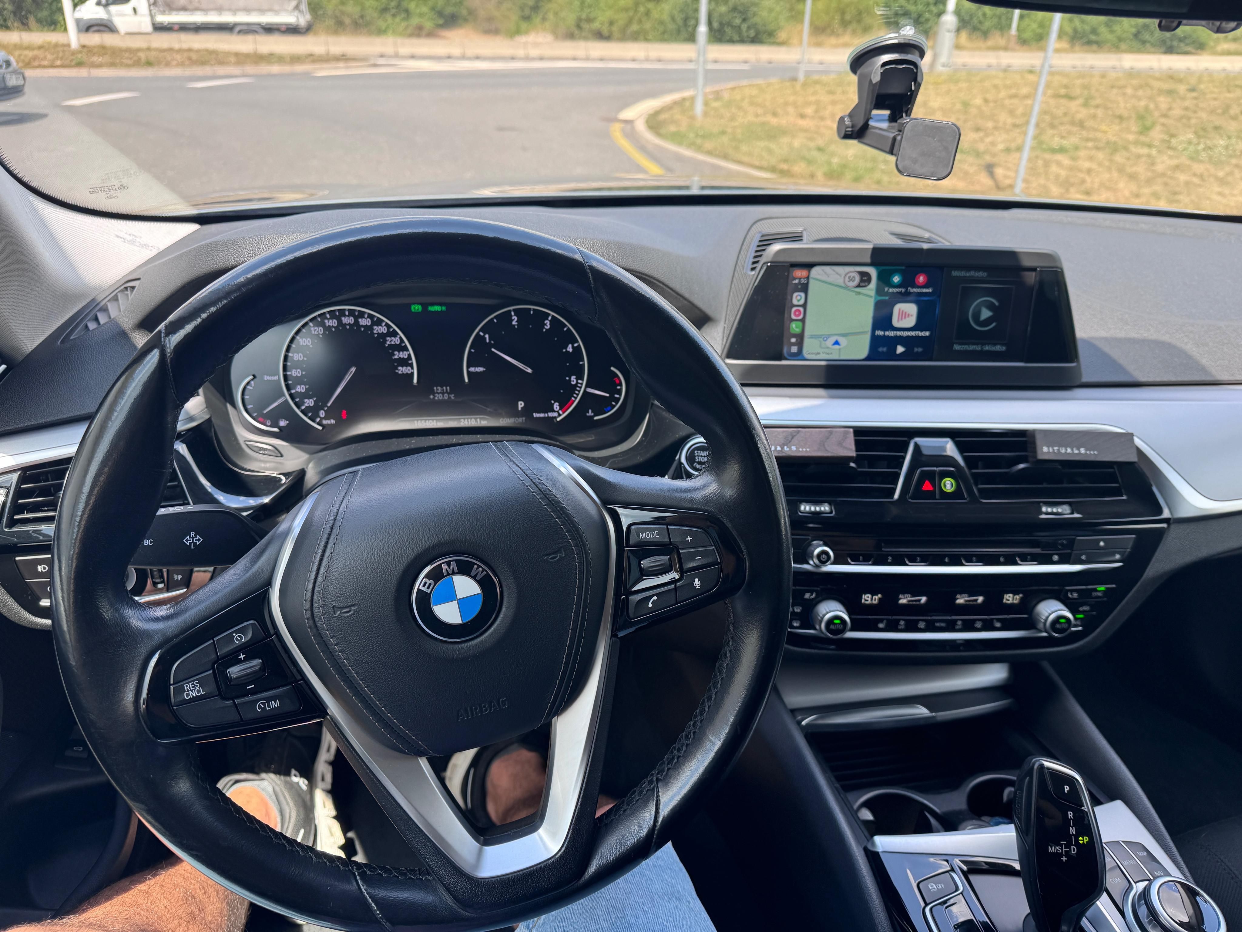 BMW Řada 5, 520d - fotka 2