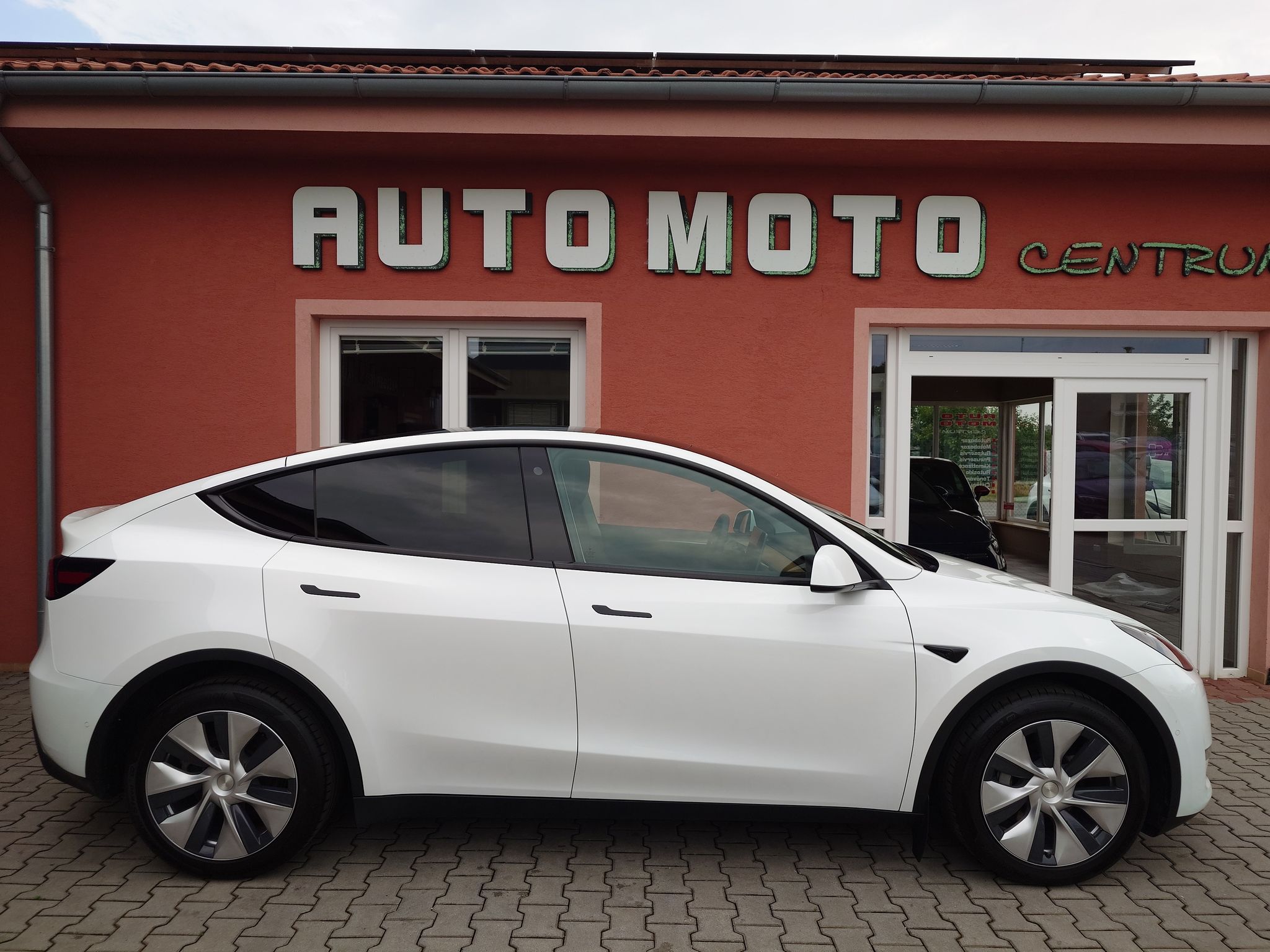Tesla Model Y, Long Range Dual Motor 378 kW S - fotka 6