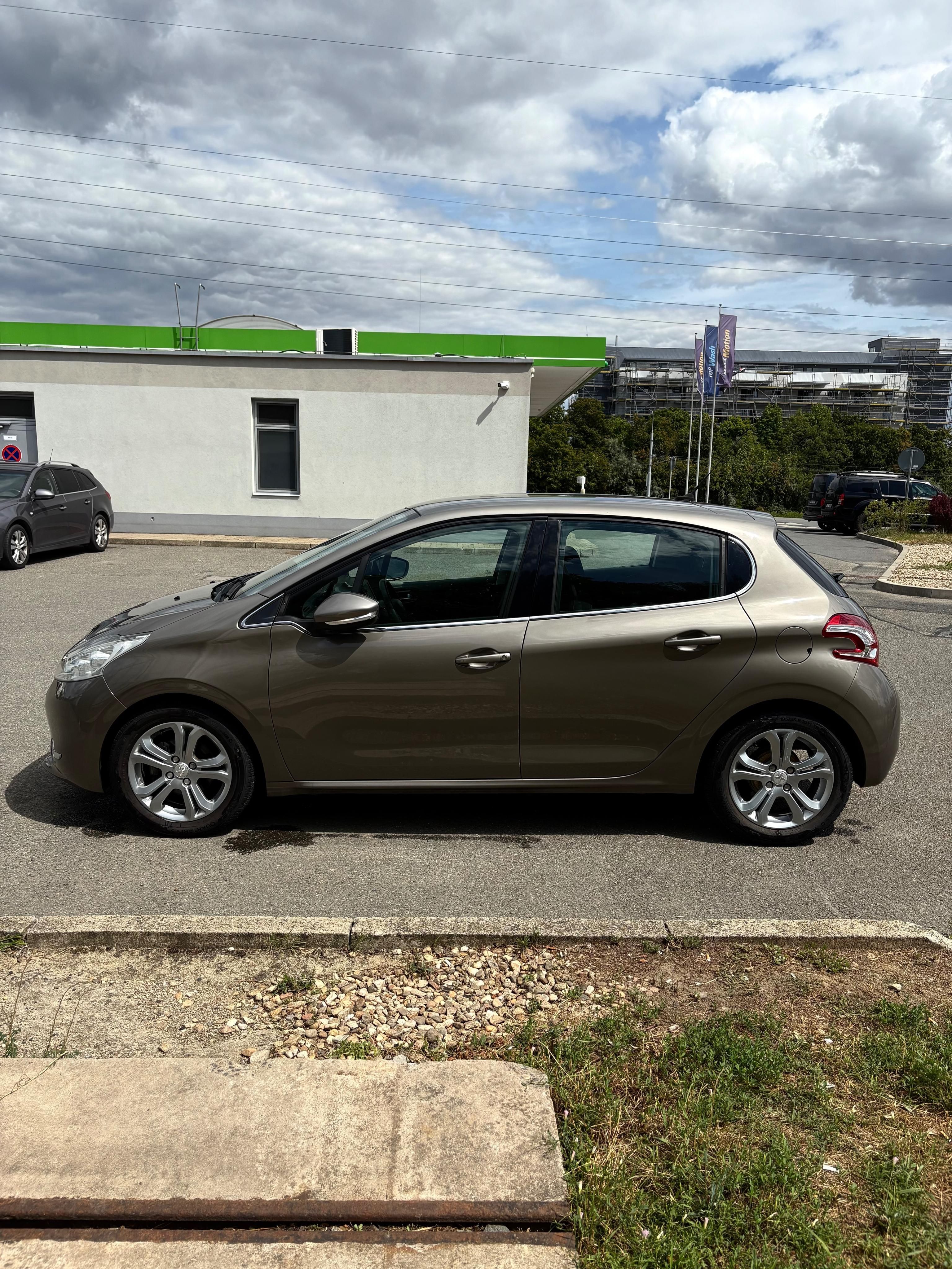 Peugeot 208, 1.2VTi 60kW+SERVISKA+PĚKNÉ - fotka 6