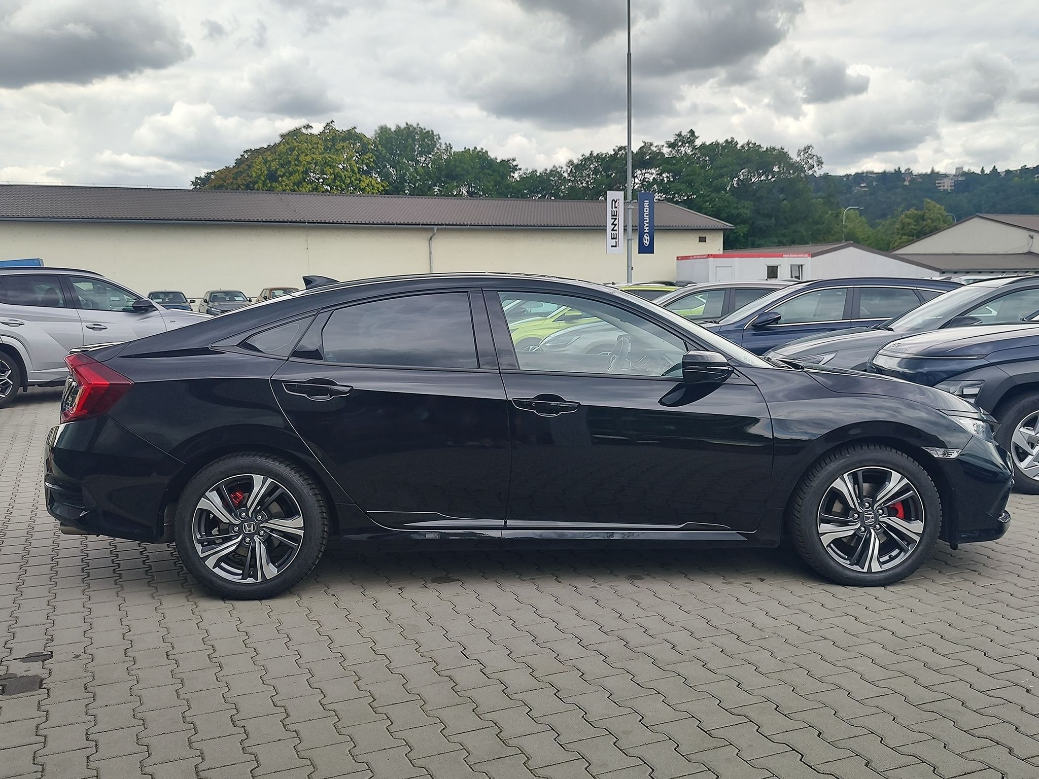 Honda Civic, 1.5 i-VTEC/134kW Executive - fotka 4