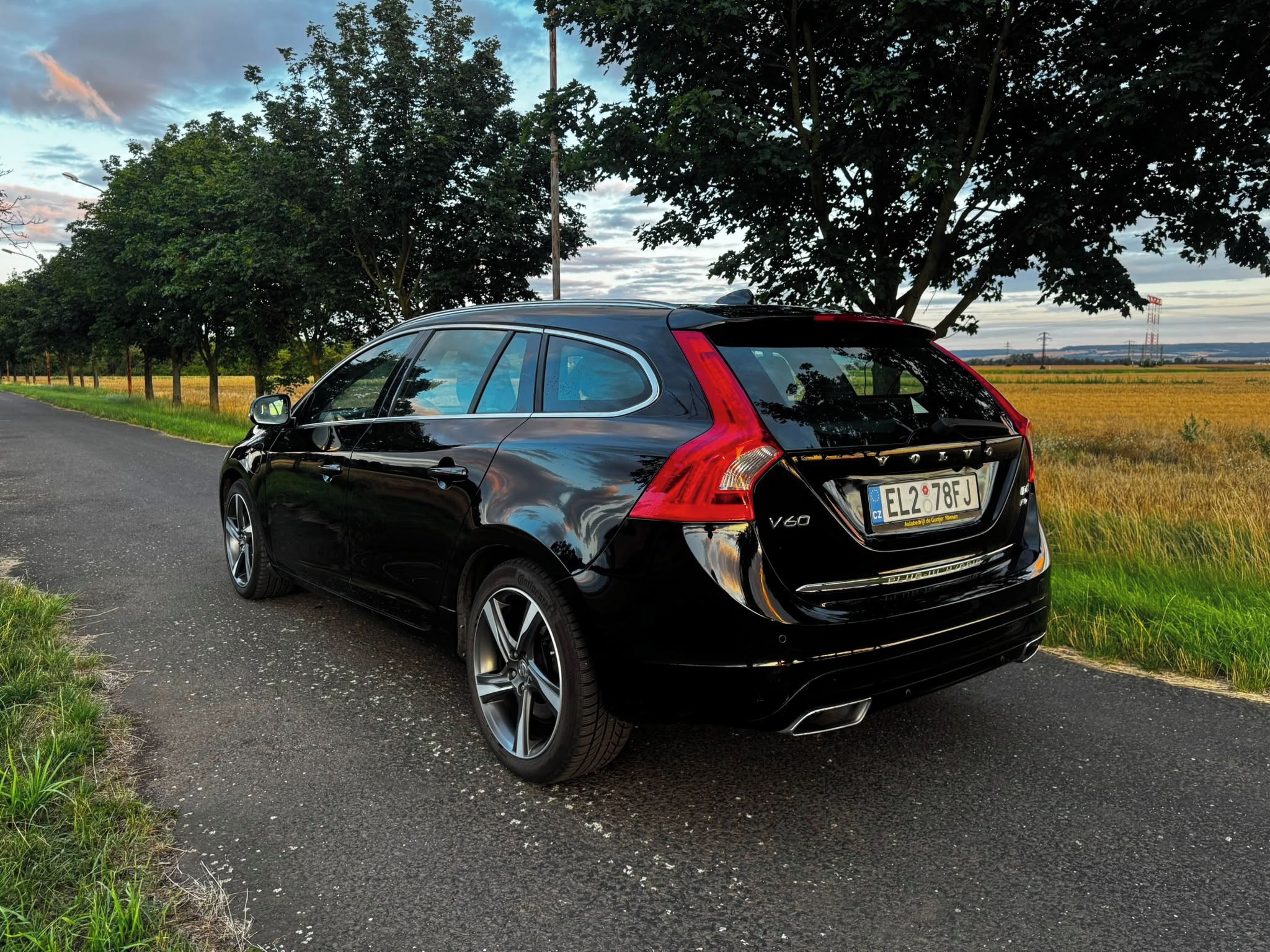 Volvo V60, 2,4 D6 158 kW HYBRID - fotka 6