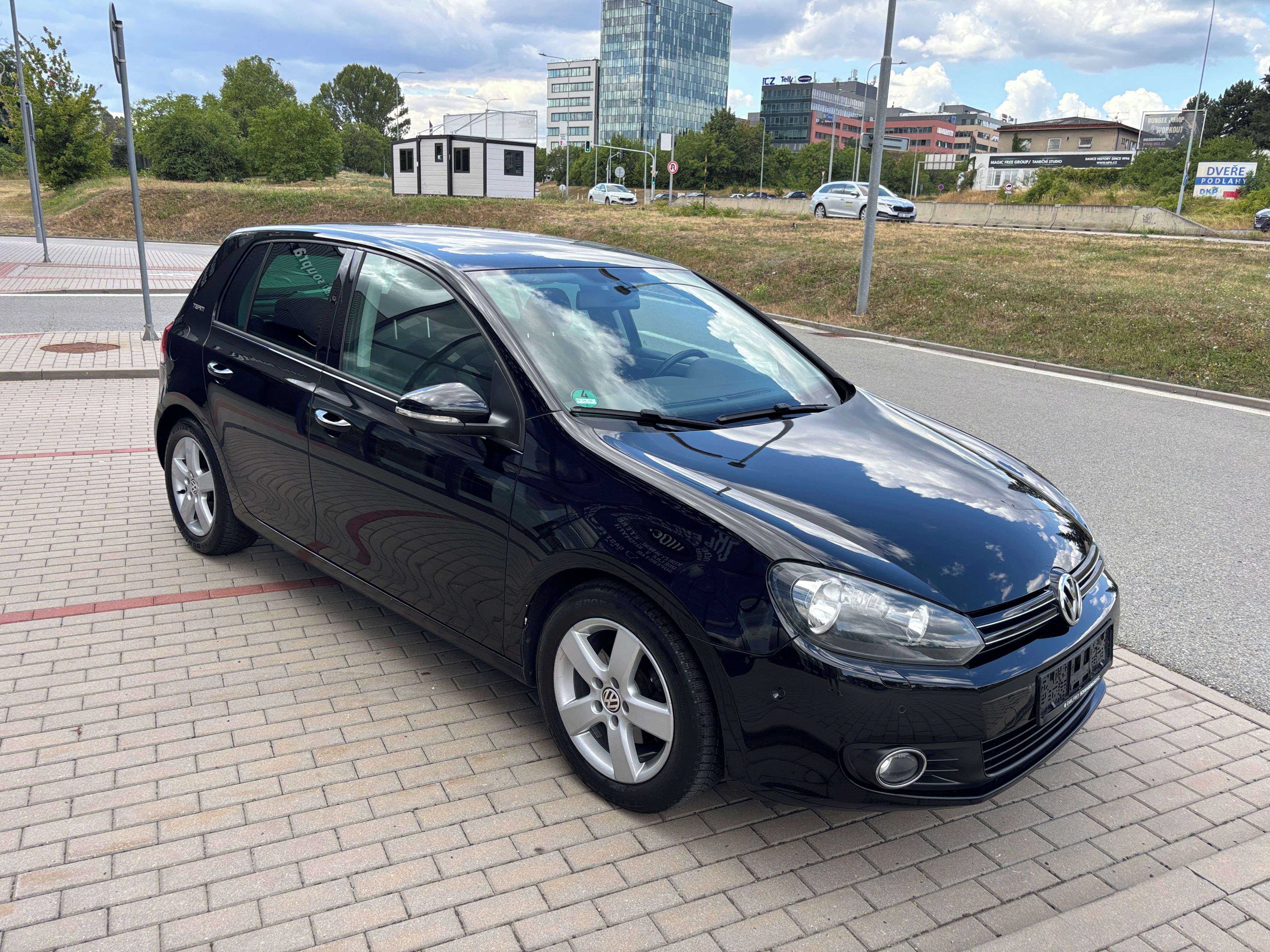 Volkswagen Golf, 6 1.2 TSi 77kW - fotka 5