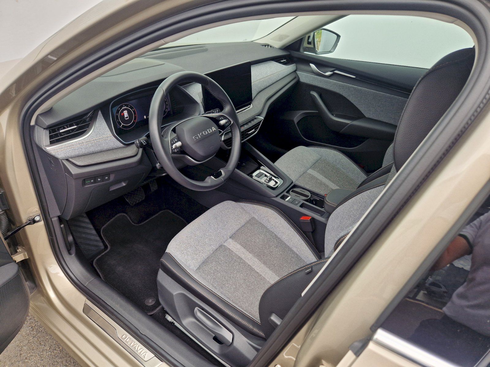 Škoda Octavia, 1.5TSI 110kW DSG Top Selection - fotka 6