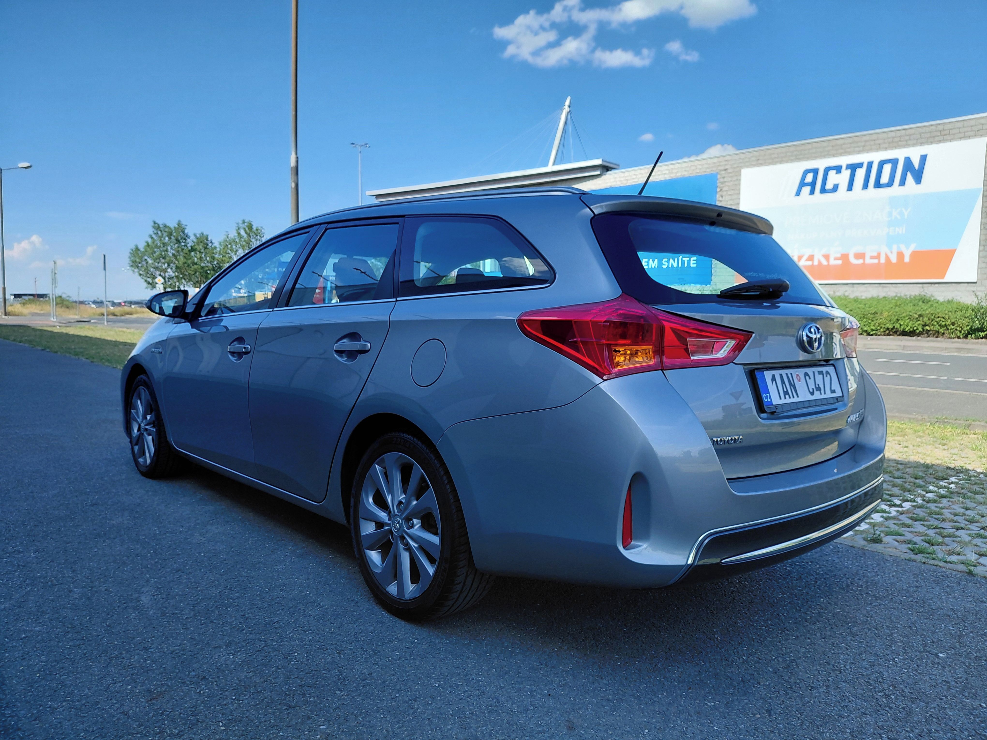 Toyota Auris, 1.8 73KW HYBRID,SERVISOVANÉ - fotka 5
