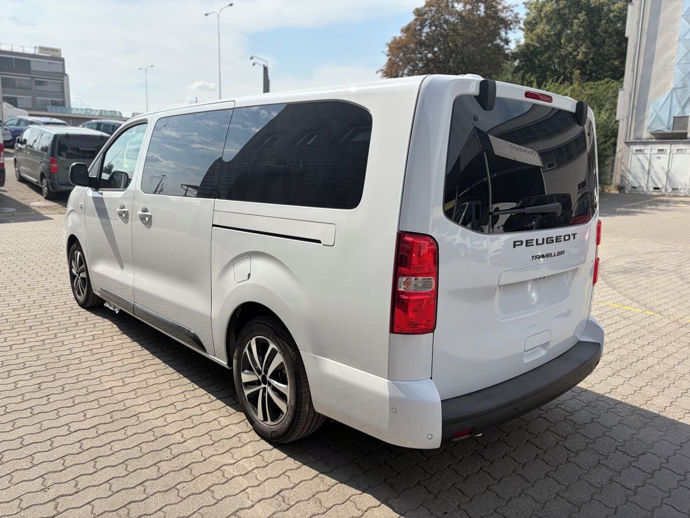 Peugeot Traveller, Active L3 2.2 BlueHDi 150 MAN6 - fotka 3