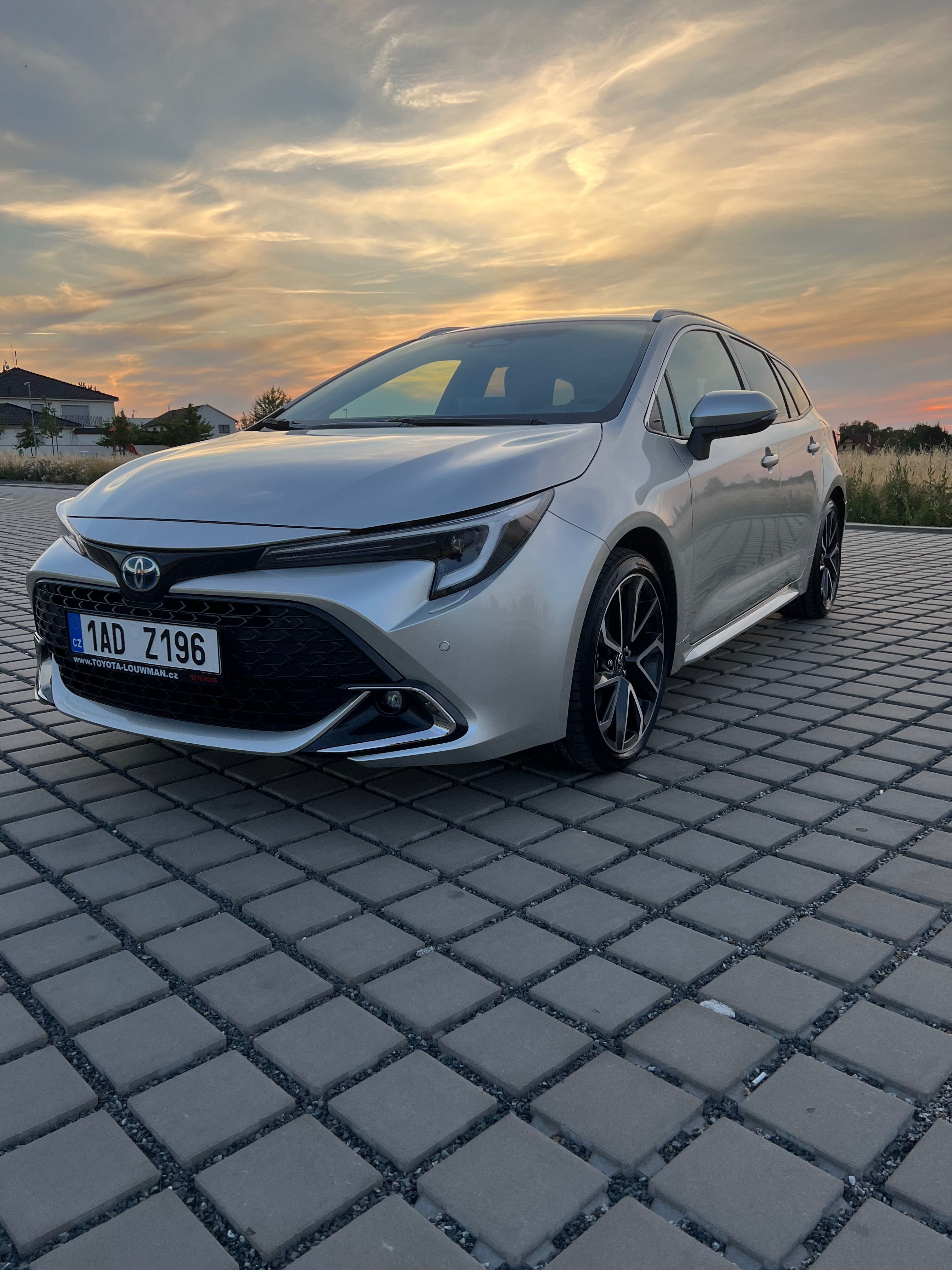 Toyota Corolla, 2.0 Hybrid Executive TS - fotka 4