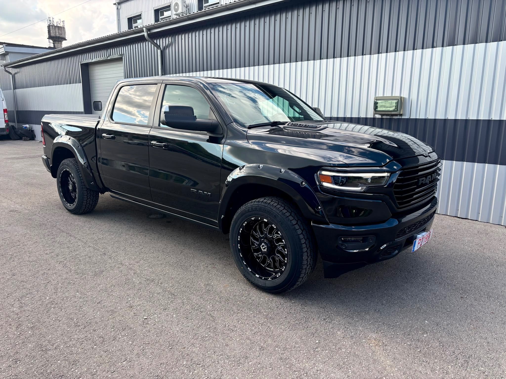 Dodge Ram 1500, 5.7L Hemi Laramie Vzduch LPG