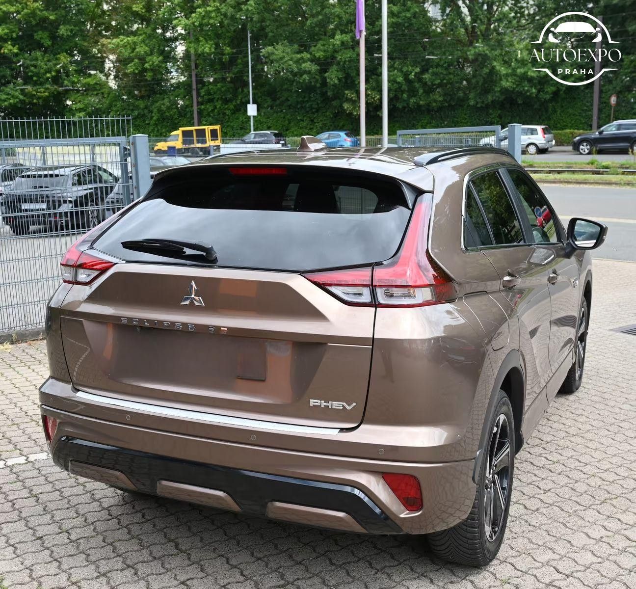 Mitsubishi Eclipse Cross, Plus 2.4 Select Hybrid 4WD - fotka 4