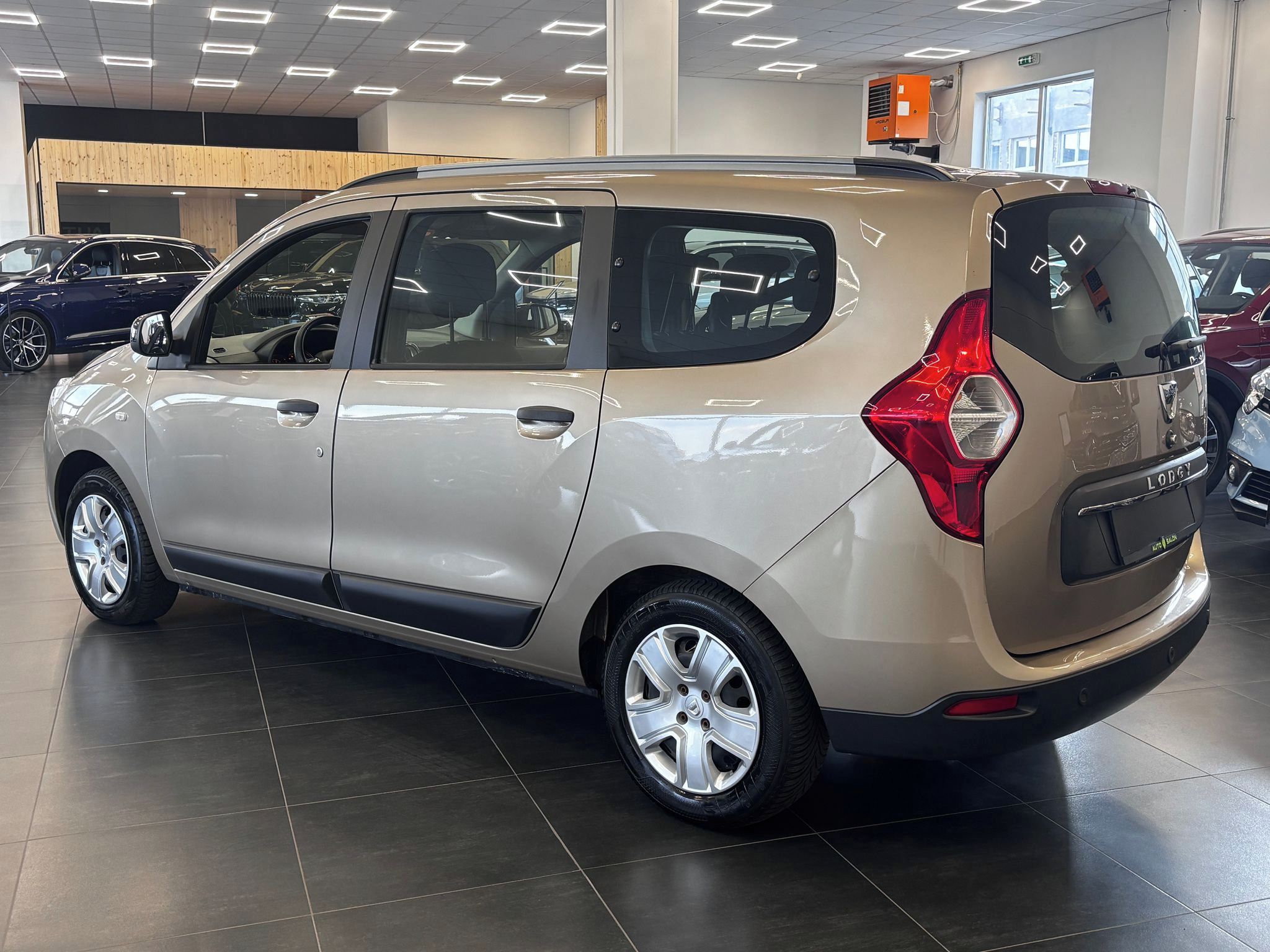 Dacia Lodgy, 96 kW, 7 míst, navi., senzory - fotka 4