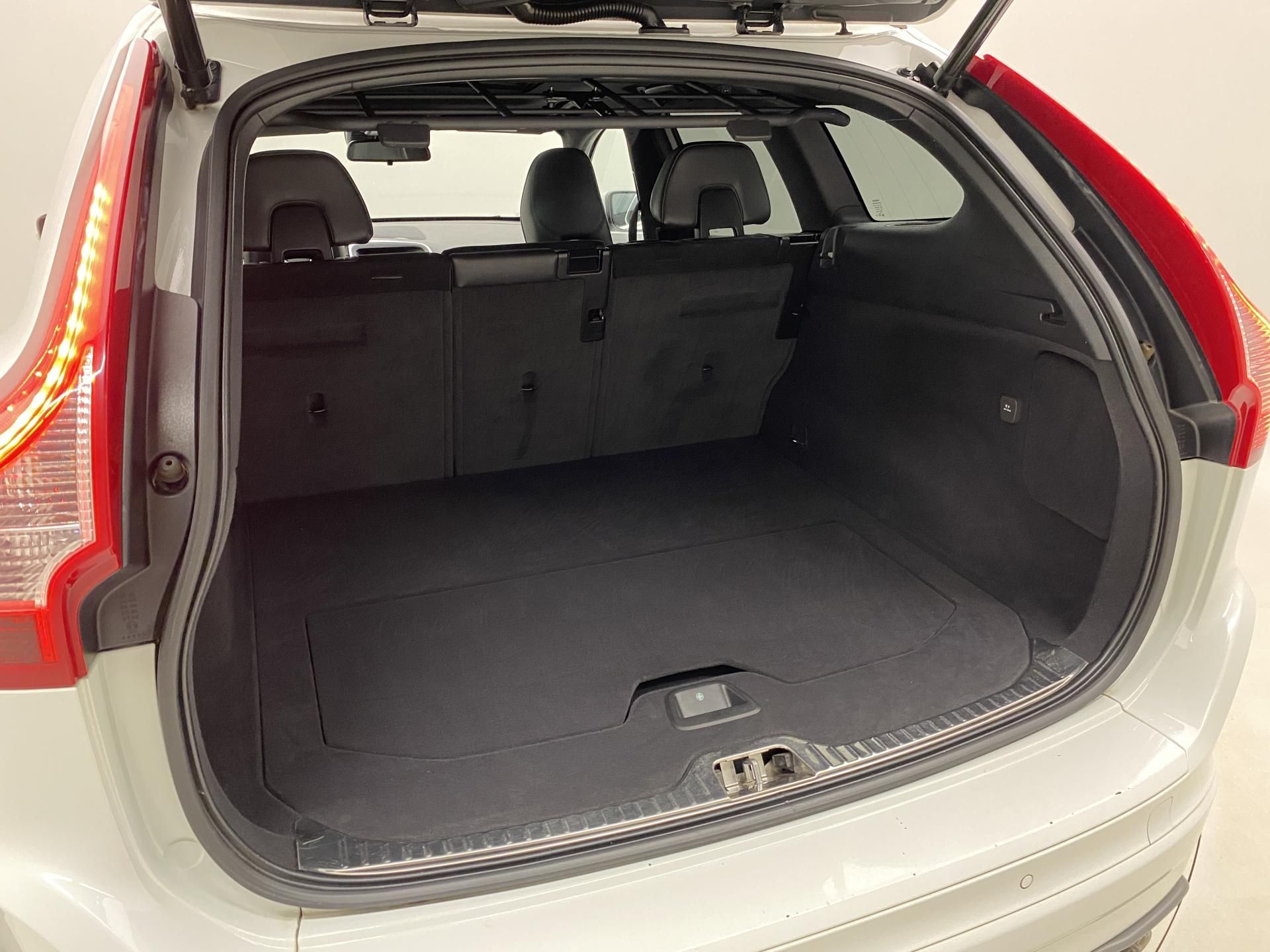 Volvo XC60, D4 AWD MOMENTUM AUT - fotka 6