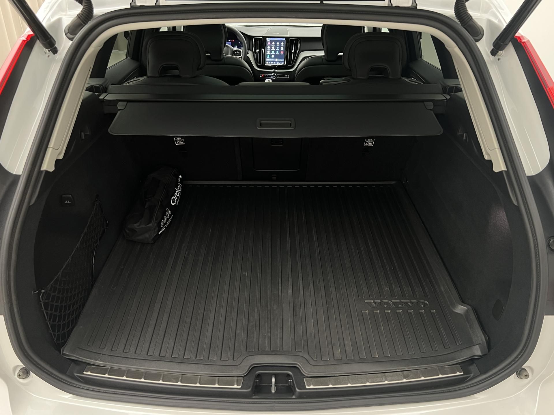 Volvo XC60, T6 AWD DARK PLUS CZ 1. maj. - fotka 5