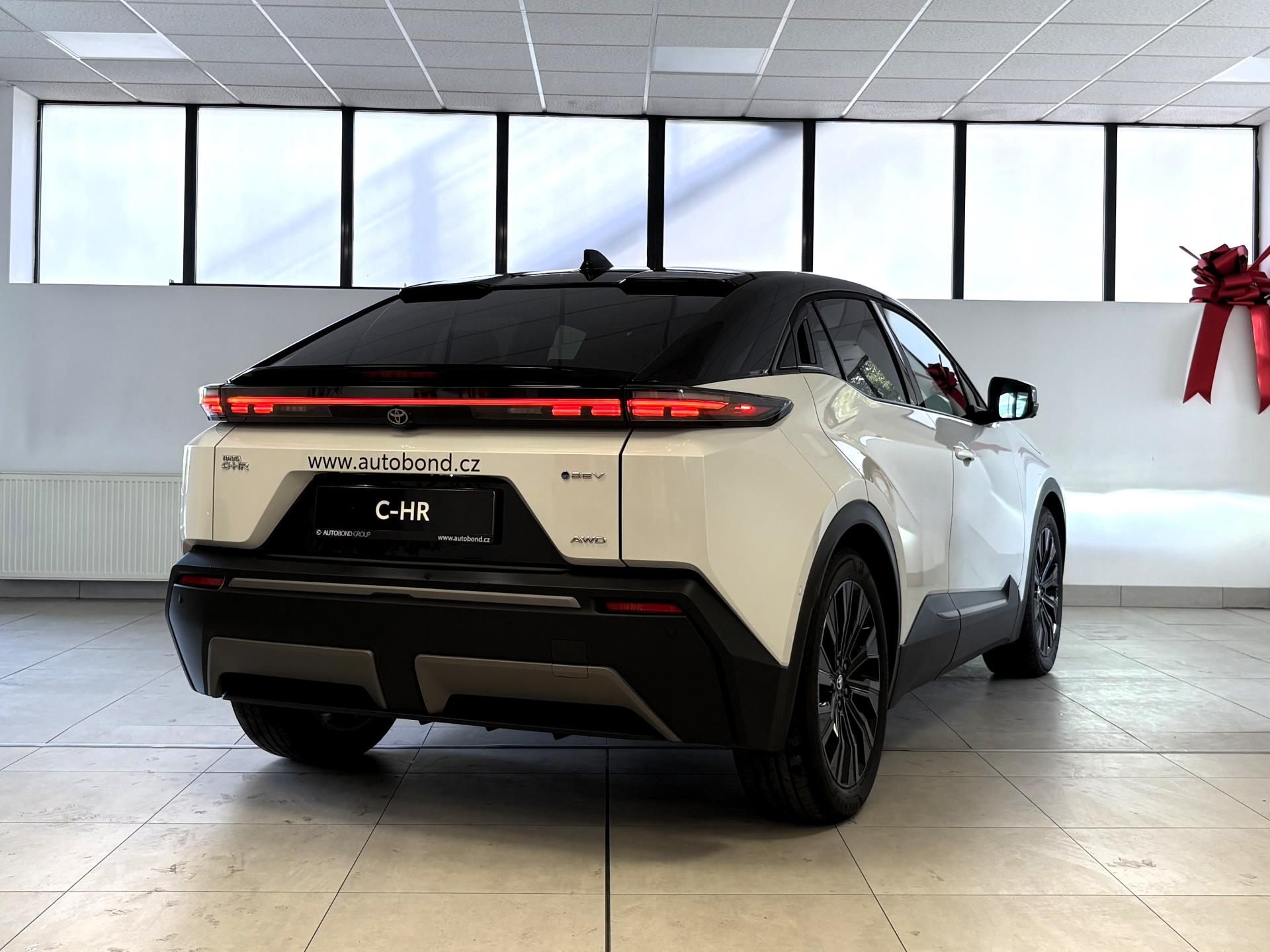 Toyota C-HR, BEV (4x4), Executive, Skladem - fotka 4