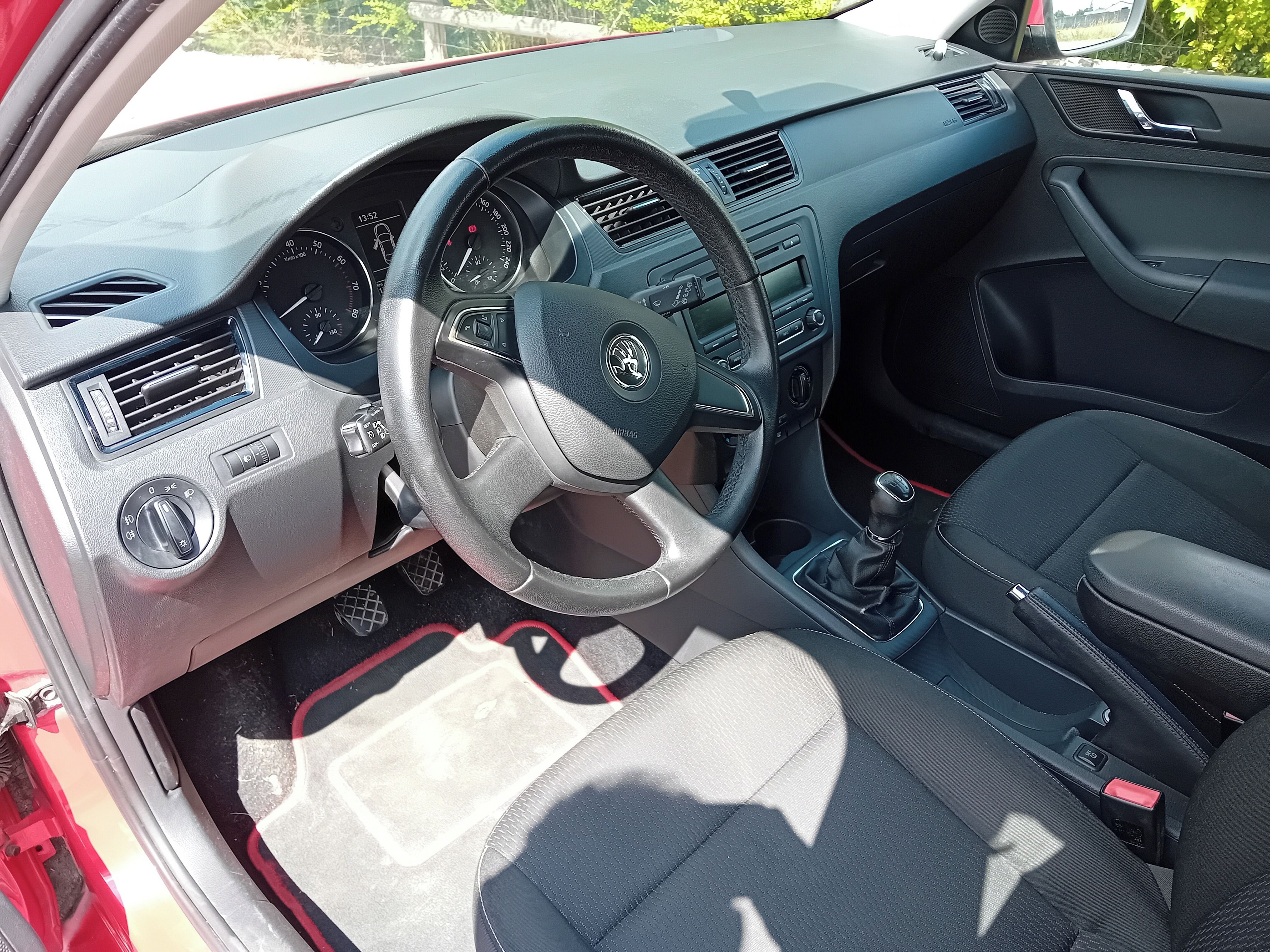 Škoda Rapid, 1.2 benzín 63 kw garážovano ČR - fotka 5