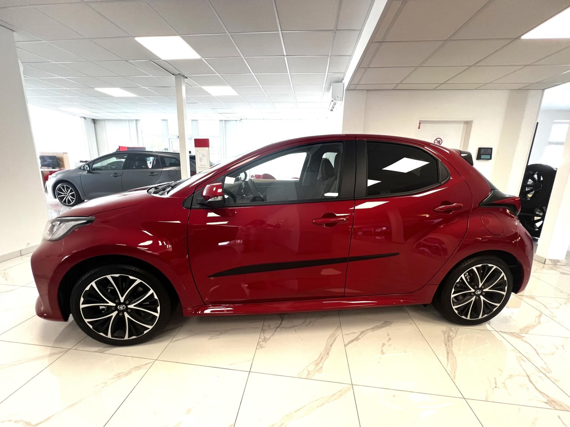 Toyota Yaris, 1,5 HEV STYLE + PAKET PROTECTI - fotka 3