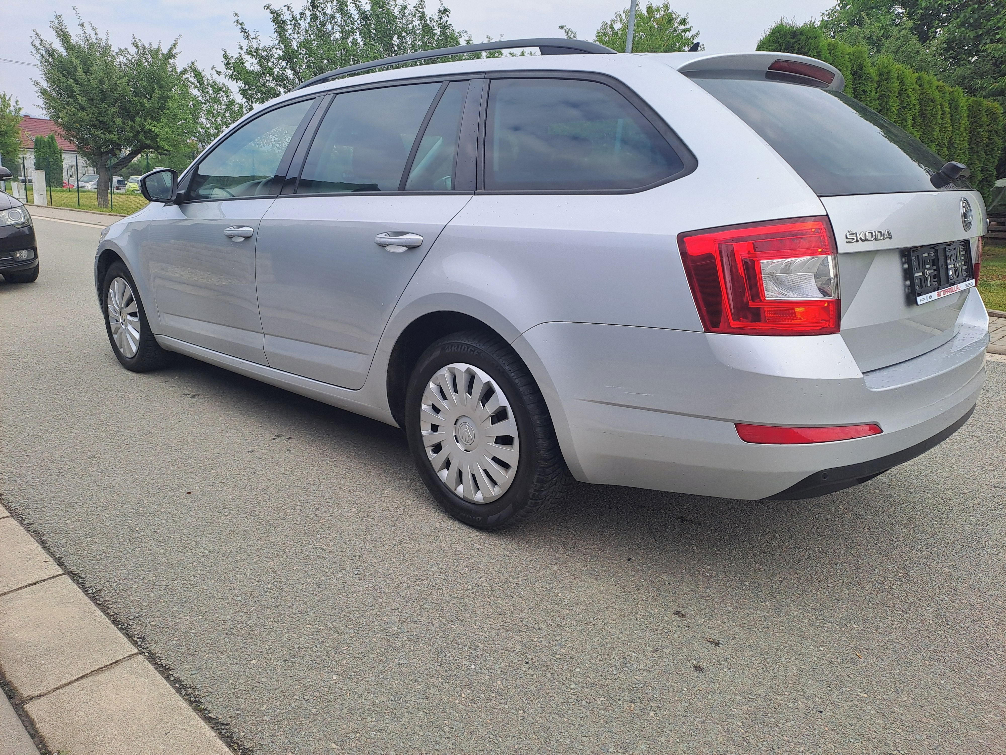 Škoda Octavia, AMBITION 1.MAJ,S.KNIHA ŠKODA - fotka 4
