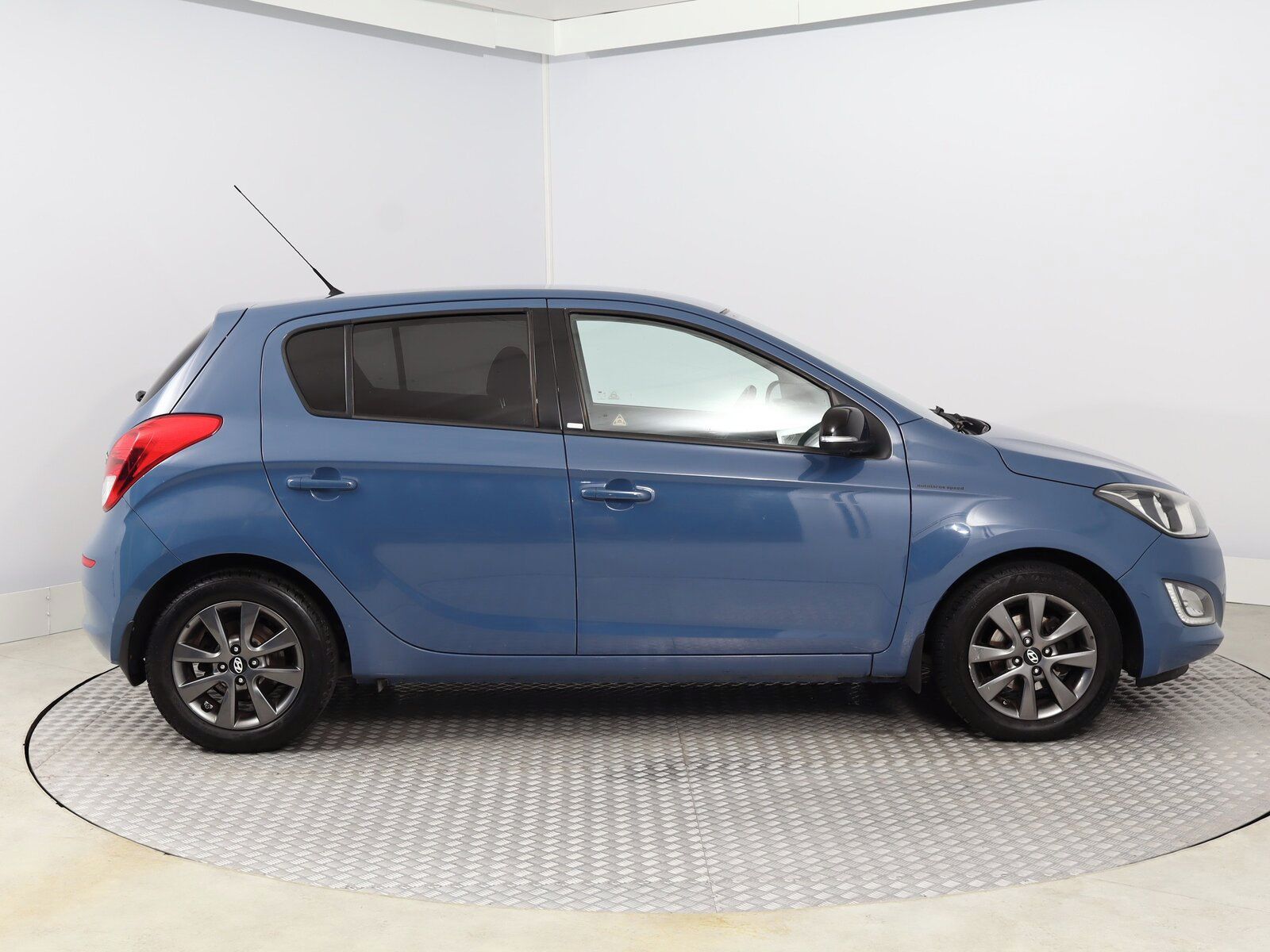 Hyundai i20, 1.2, ČR,1.maj, Serv.kniha - fotka 6