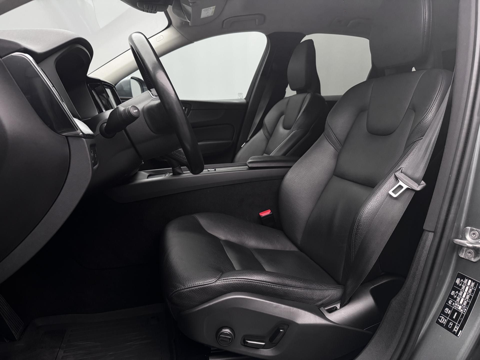 Volvo XC60, D4 AWD MOMENTUM PRO - fotka 4