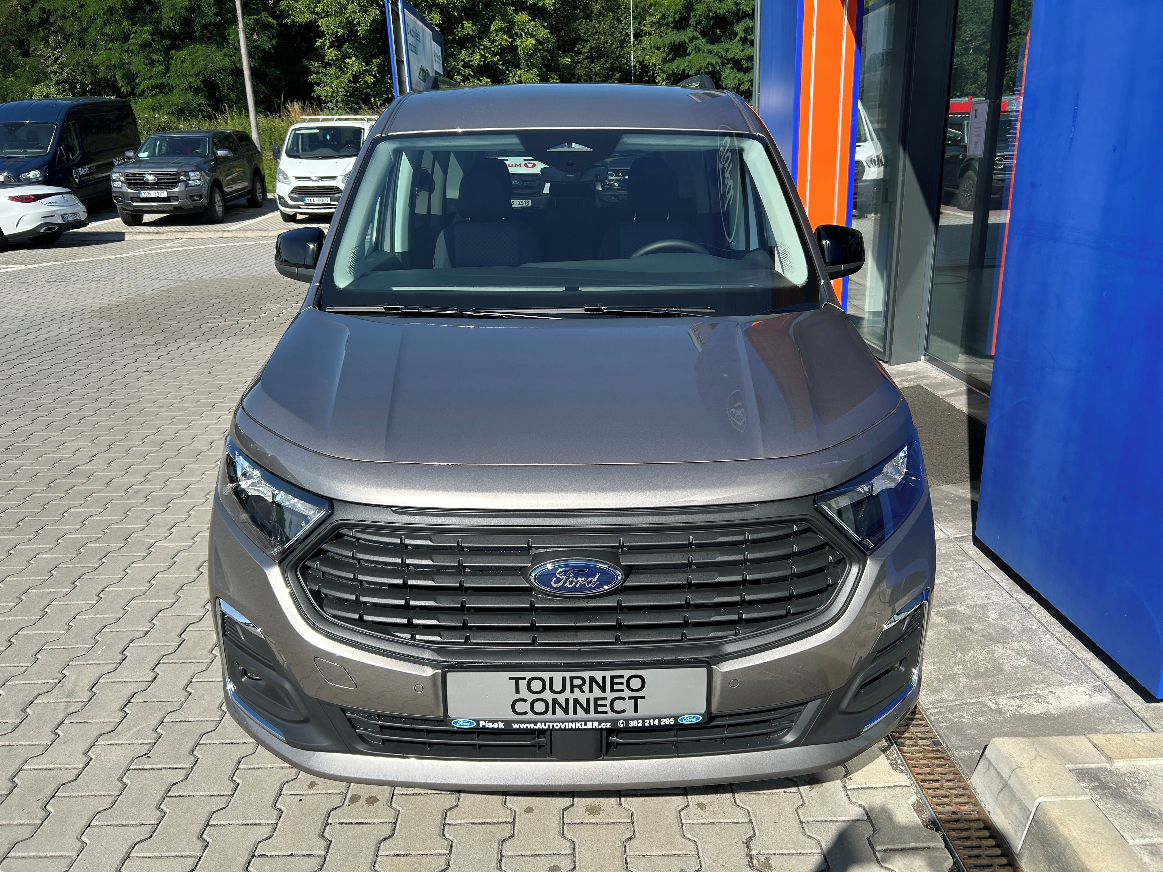 Ford Tourneo Connect, 1.5 Ecoboost 85kW AT Titanium - fotka 2