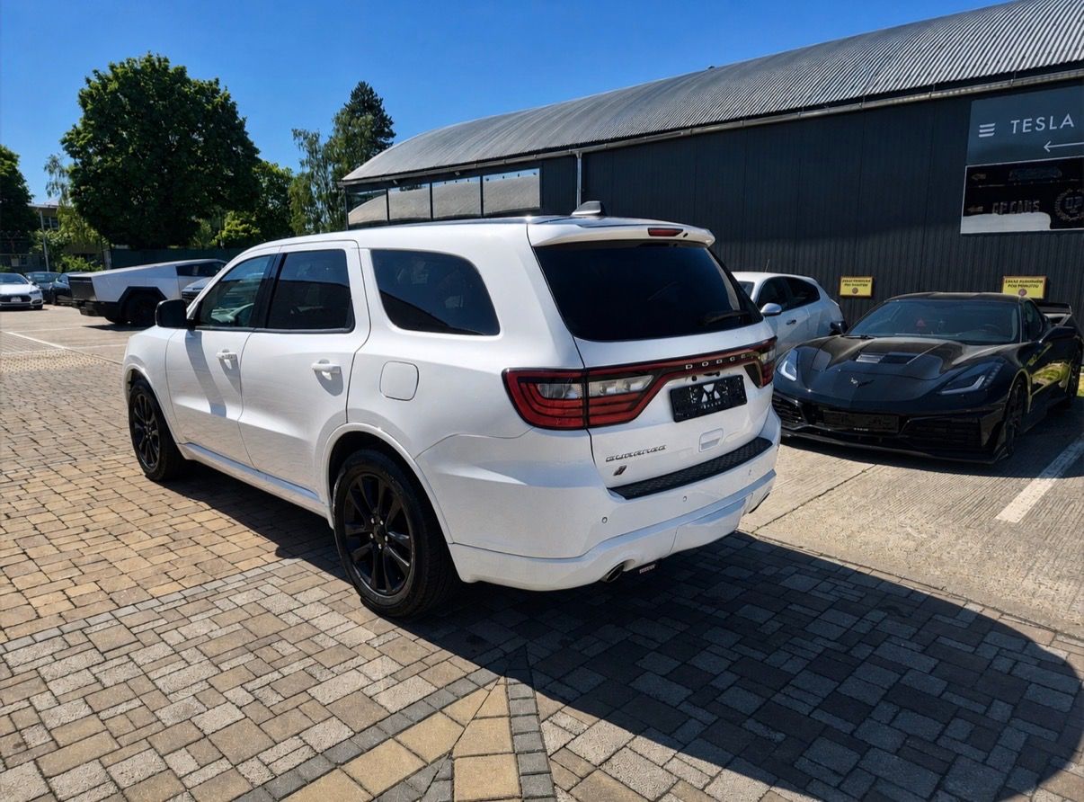 Dodge Durango, 5.7 V8 Hemi, 7 míst - fotka 3