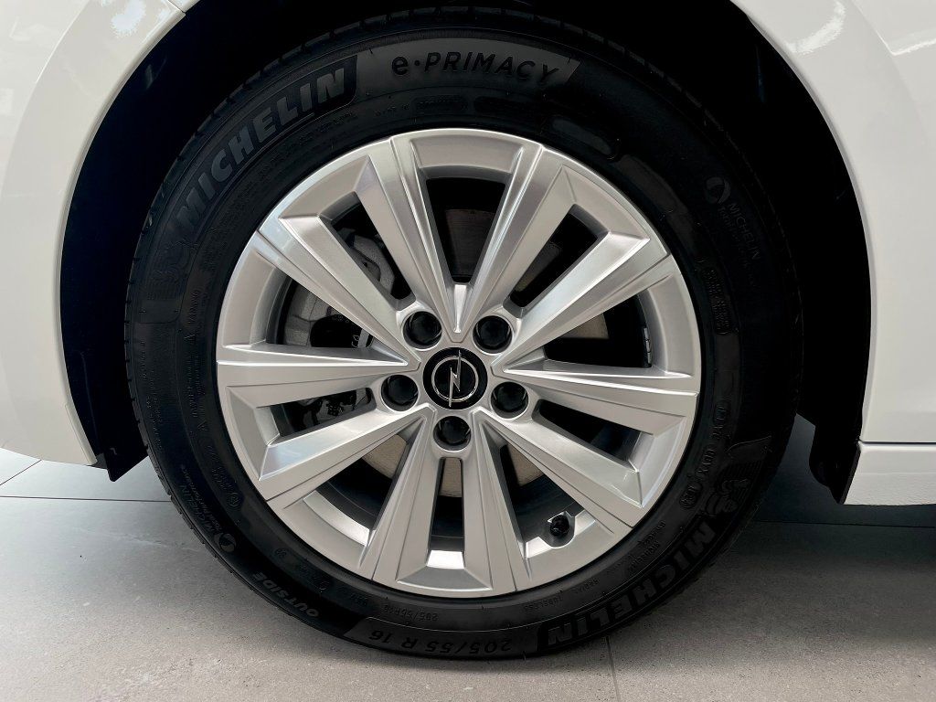Opel Astra, ST Edition 1,2Turbo 110k MT6 - fotka 4