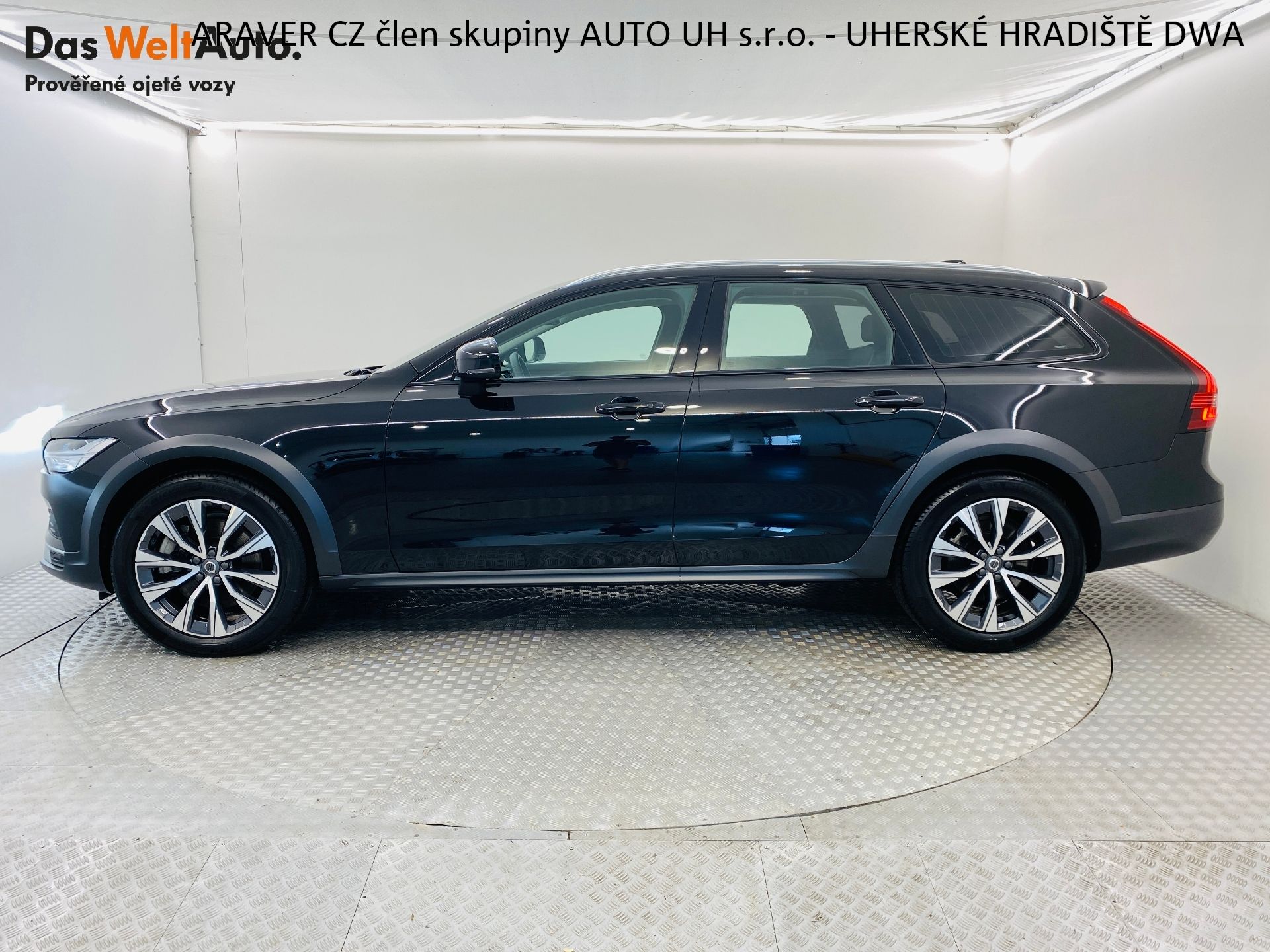 Volvo V90, B4 AWD Cross Country - fotka 3
