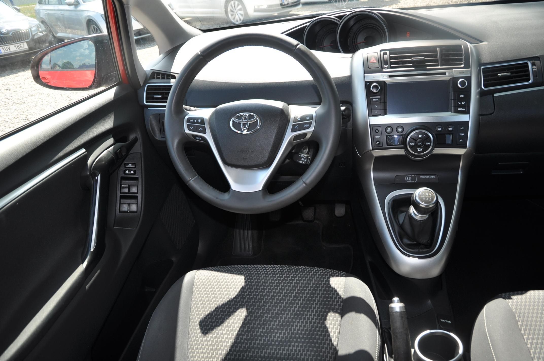 Toyota Verso, 1.8 ValveMatic 108kW 7.míst - fotka 5