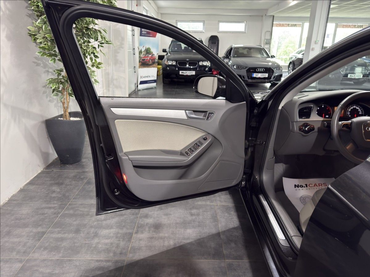 Audi A4, 2,0   TDI B8 1.MAJITEL BI-XEN - fotka 6
