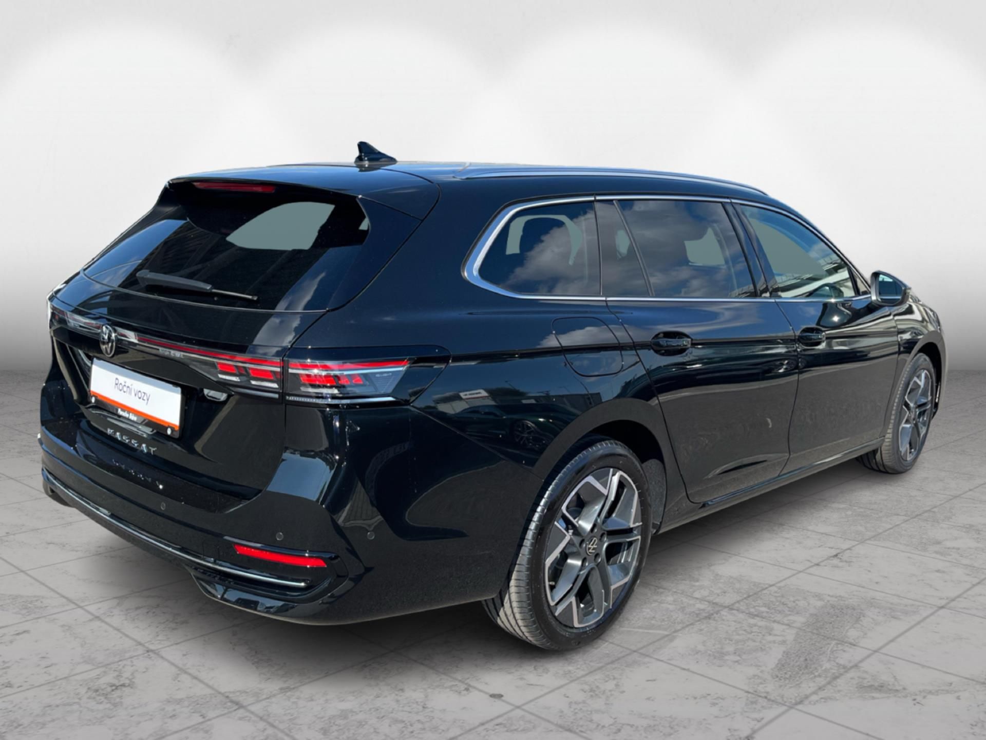 Volkswagen Passat, ELEGANCE 2,0 TDI 7DSG 110 kW - fotka 2