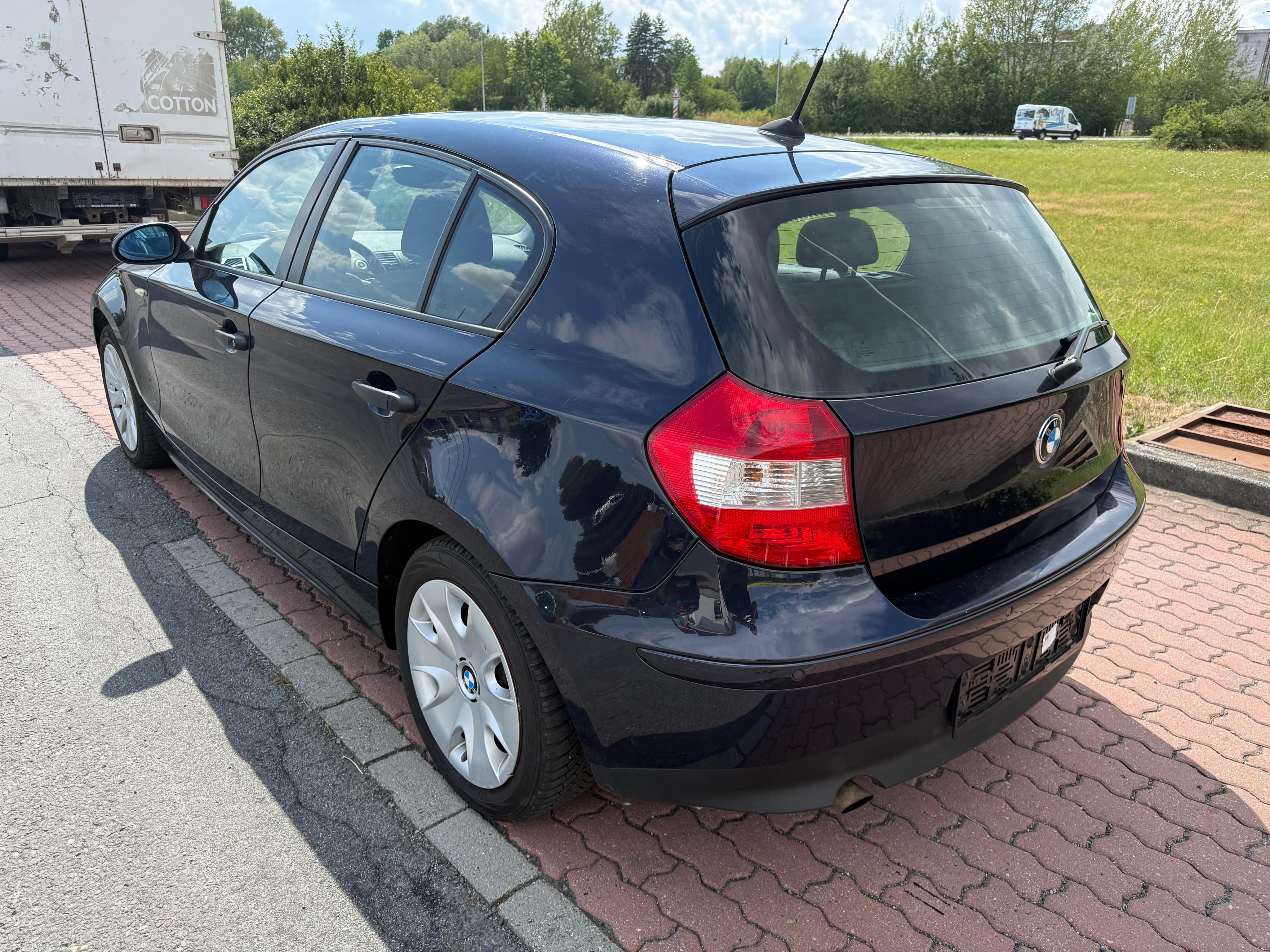 BMW Řada 1, 116i 85 KW.2006..Velmi pěkné - fotka 6