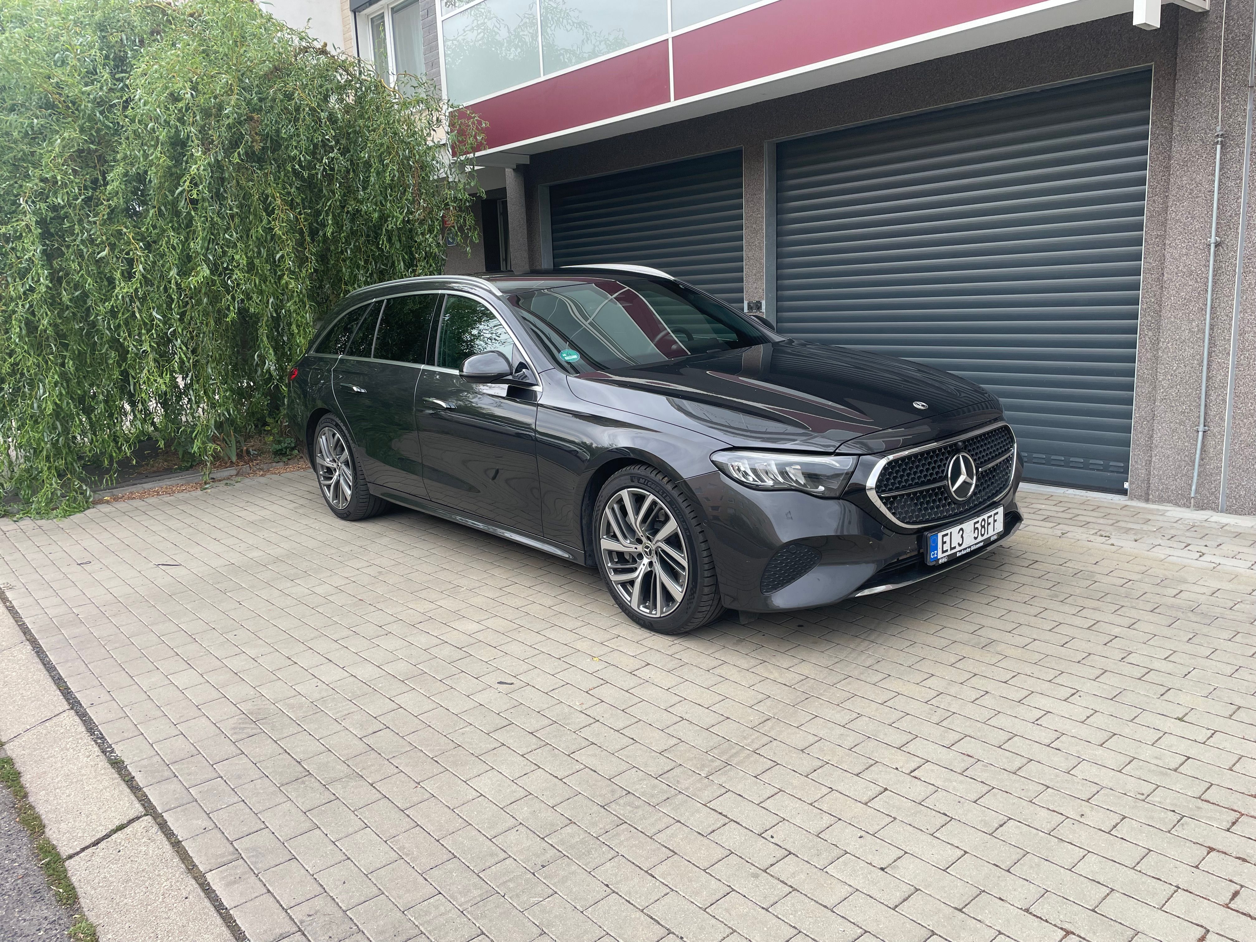 Mercedes-Benz Třídy E, E300E model 2024 - fotka 2