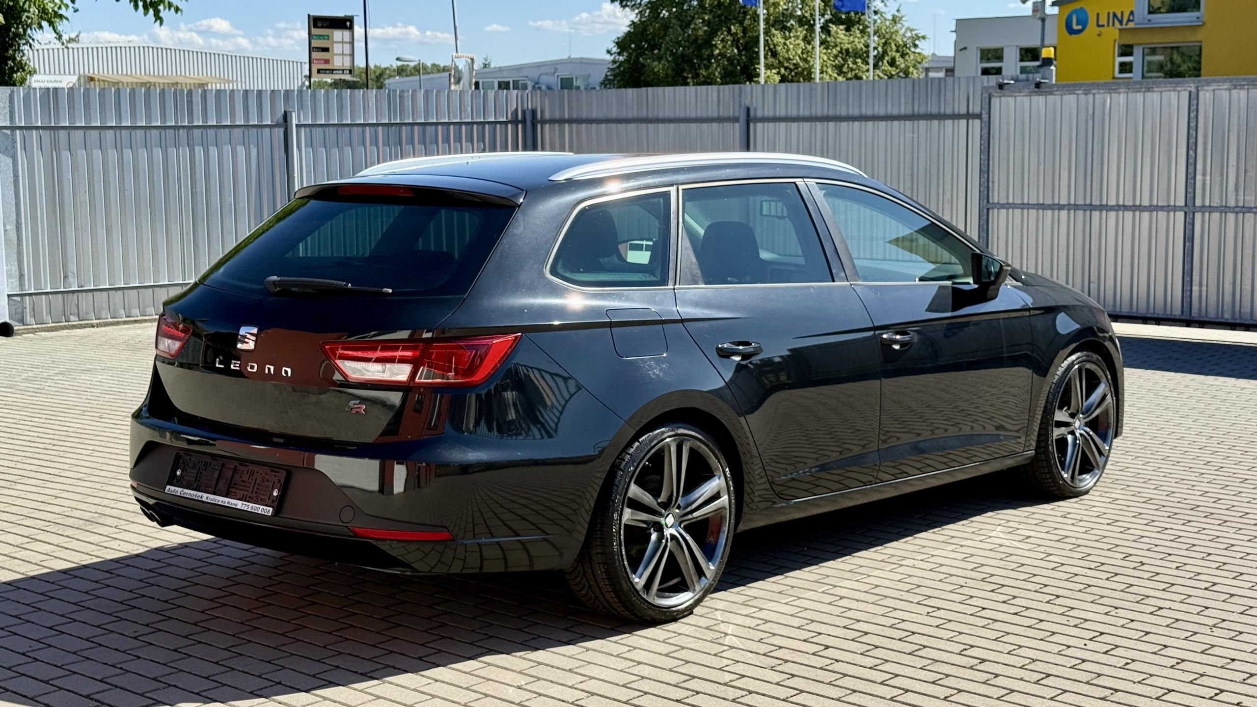 Seat Leon, ST*2.0TDi*135kW*FR*LED*ACC* - fotka 4