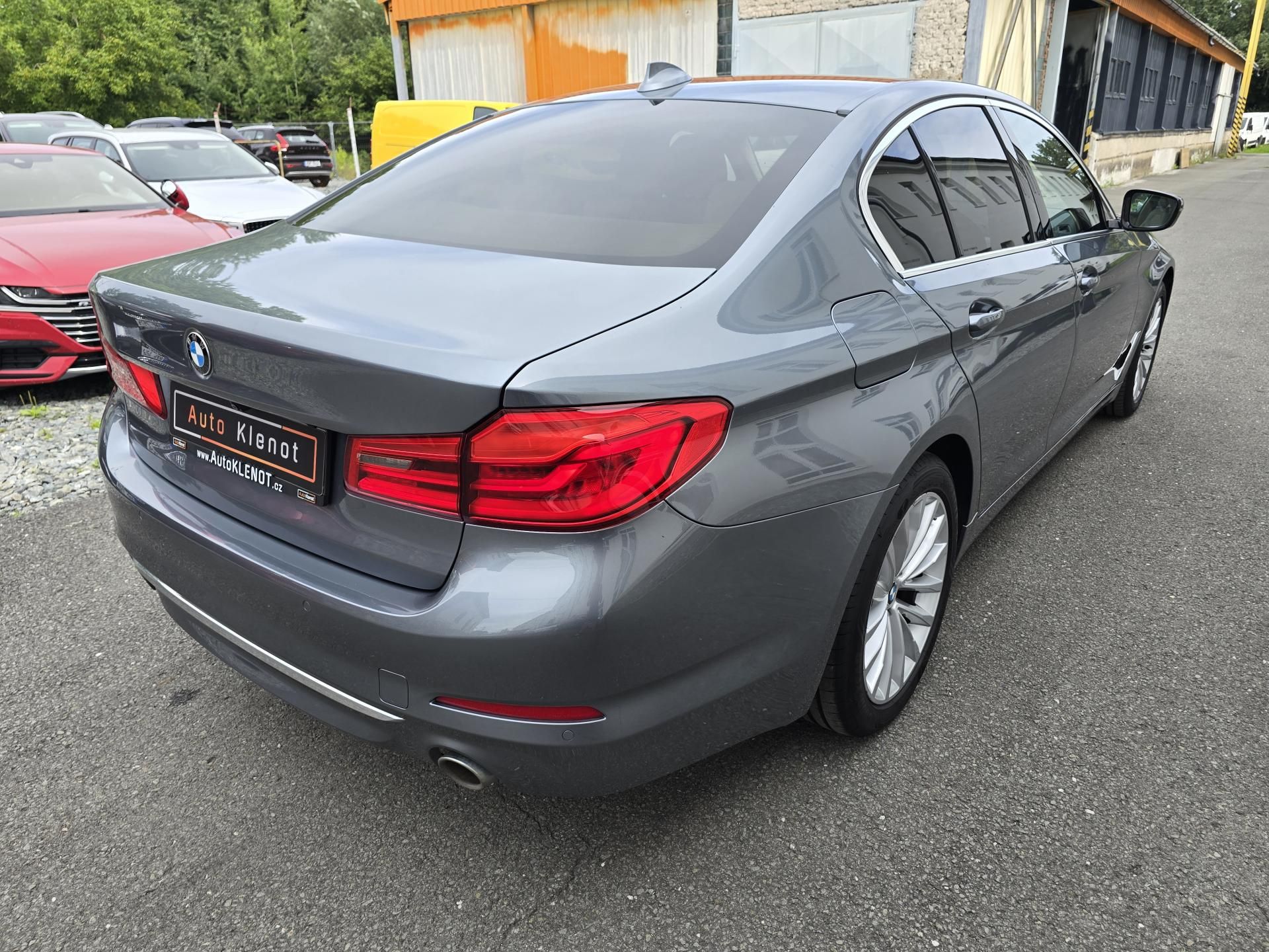 BMW Řada 5, 530i 185kW XDRIVE LUXURY - DPH - fotka 4