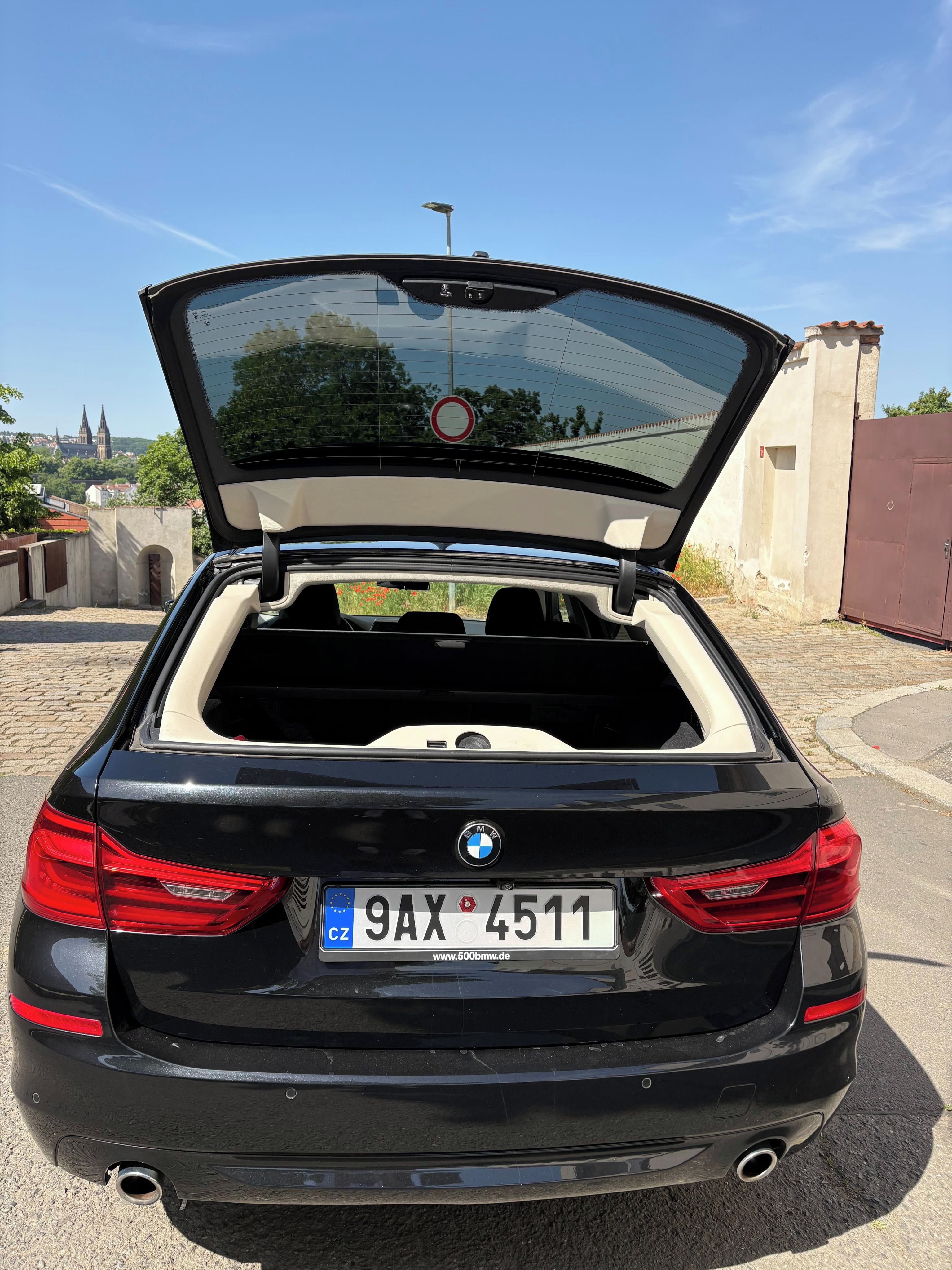 BMW Řada 5, TOURING 520d 4x4 140kW DPH - fotka 5