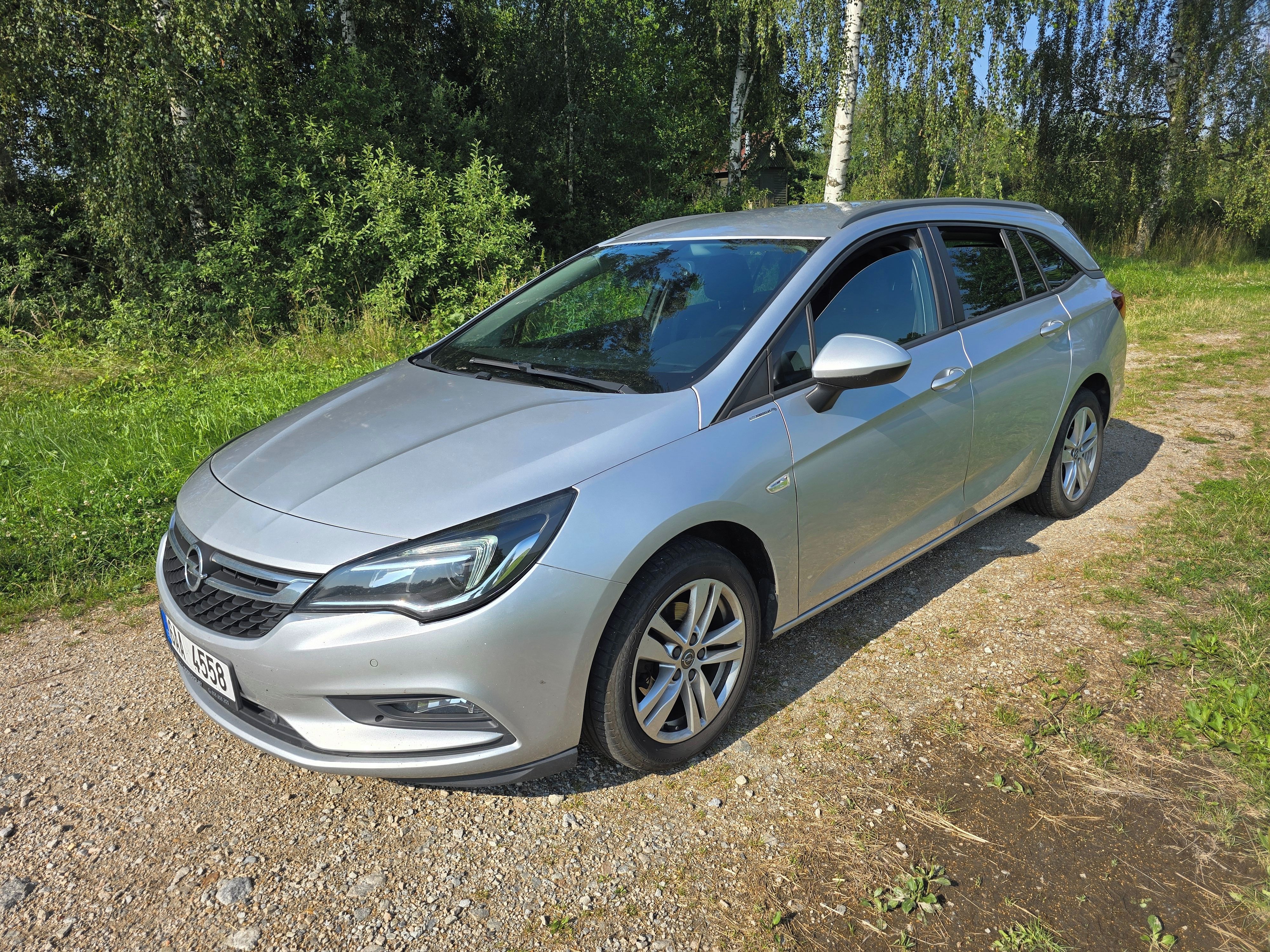 Opel Astra, 1,6 CDTi 81kW, servisováno - fotka 4