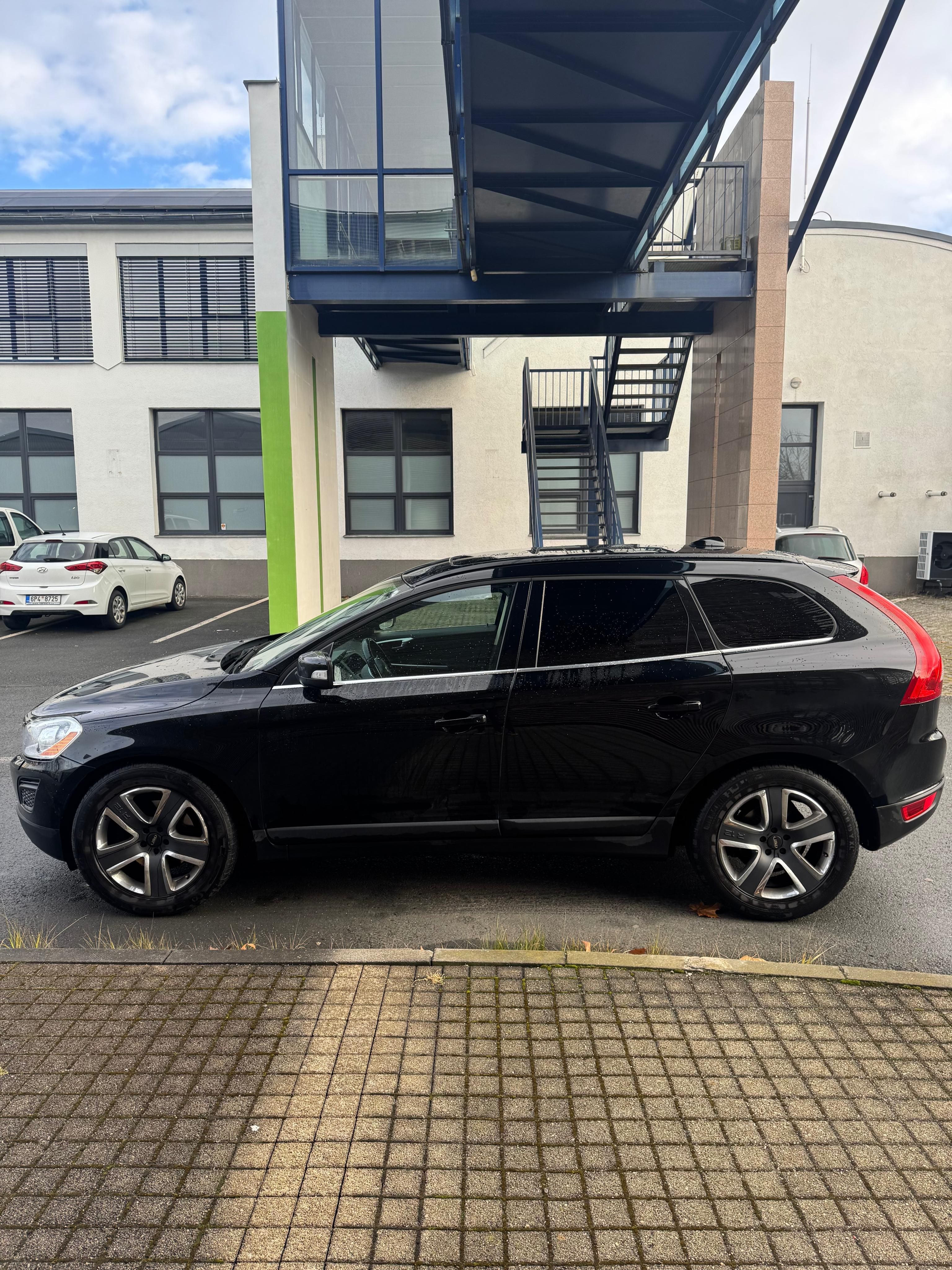 Volvo XC60, Volvo XC60 2.4D 151 KW 4x4 - fotka 5