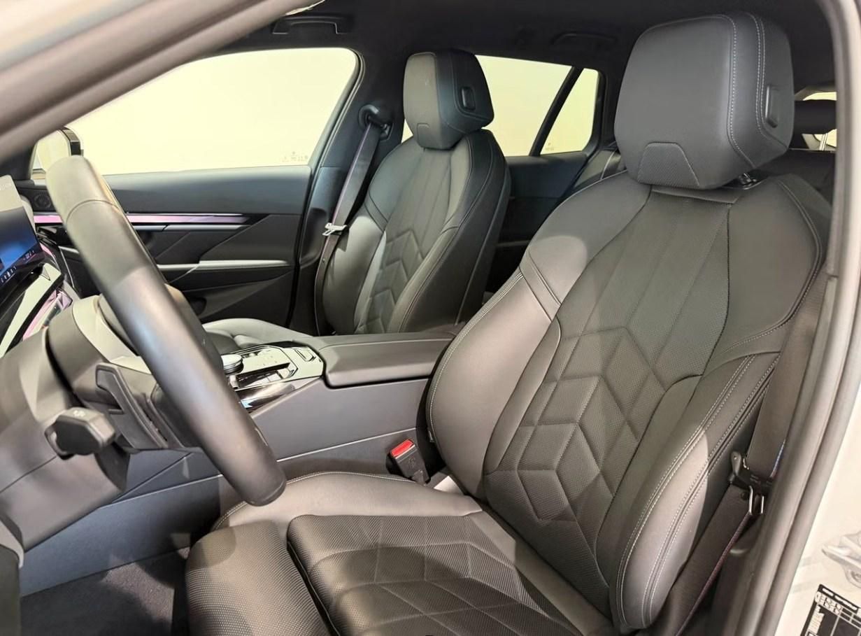 BMW i5, eDrive40 Touring M 360k HuD - fotka 5