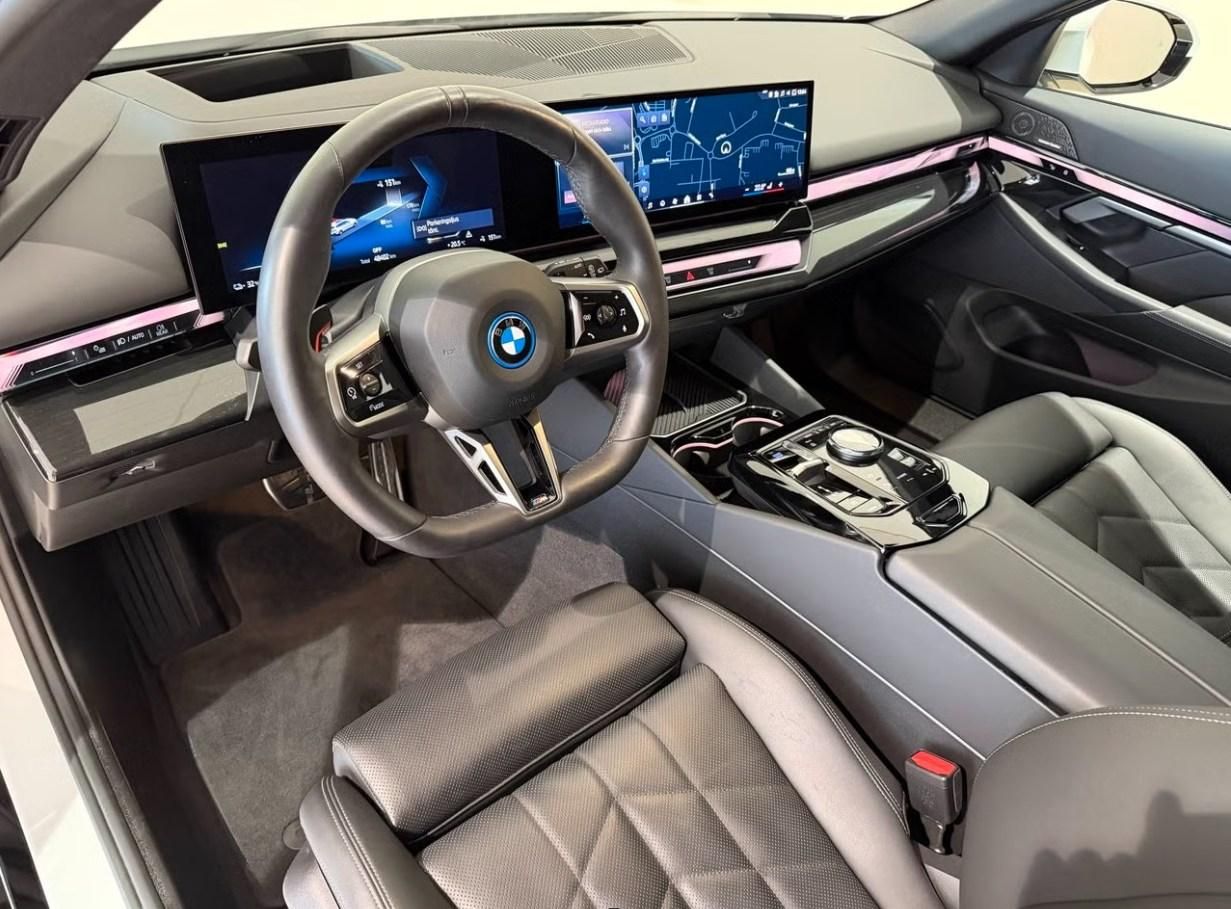 BMW i5, eDrive40 Touring M 360k HuD - fotka 4