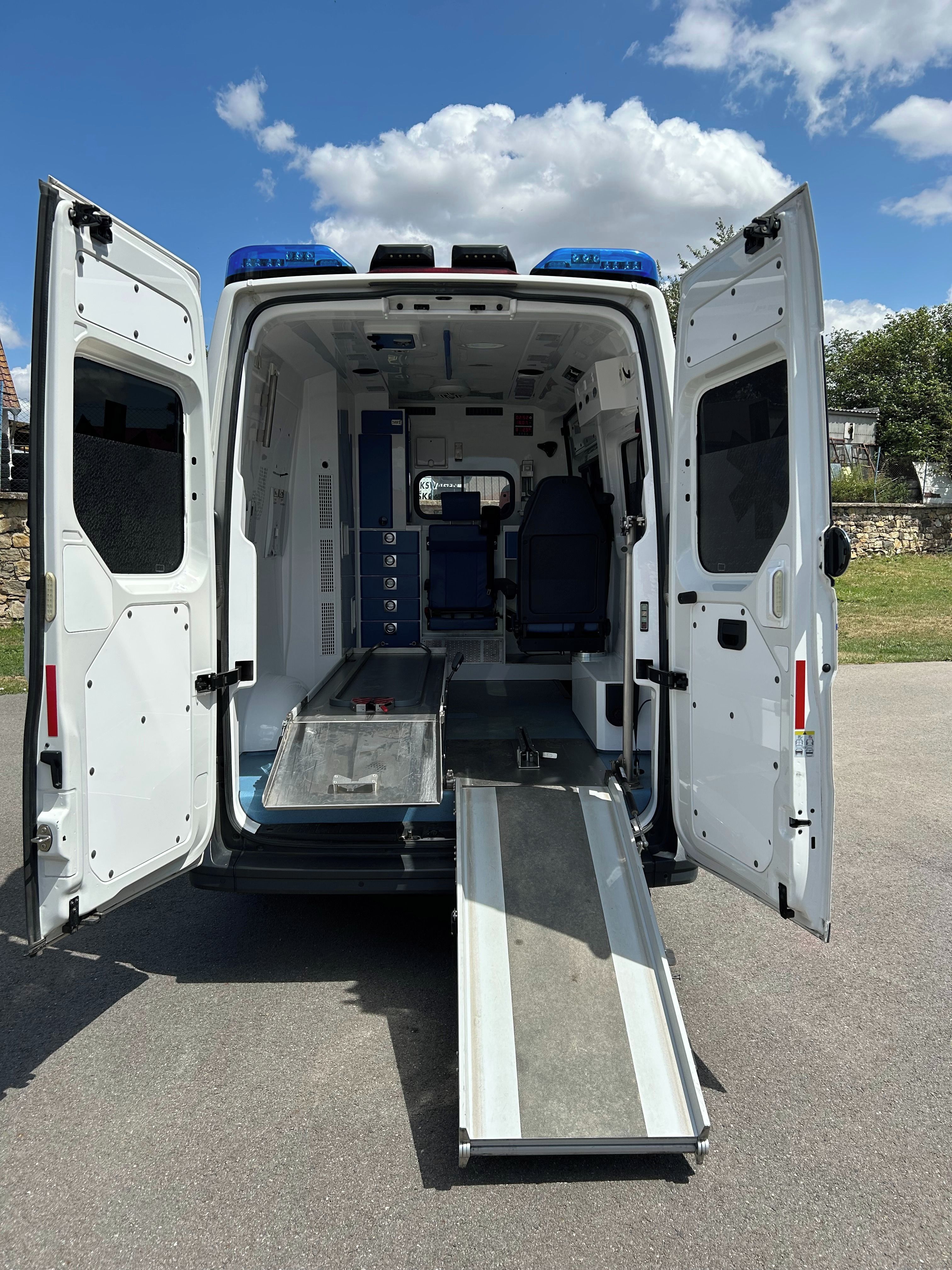 Volkswagen, Crafter 2.0TDI Sanitní vůz 4x4 - fotka 5
