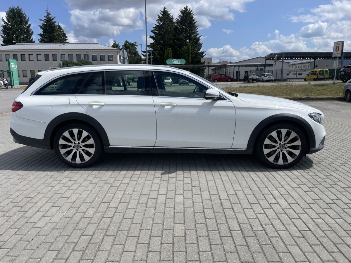 Mercedes-Benz Třídy E, 2,0 ALLTERRAIN 4Matic LED HUD - fotka 5