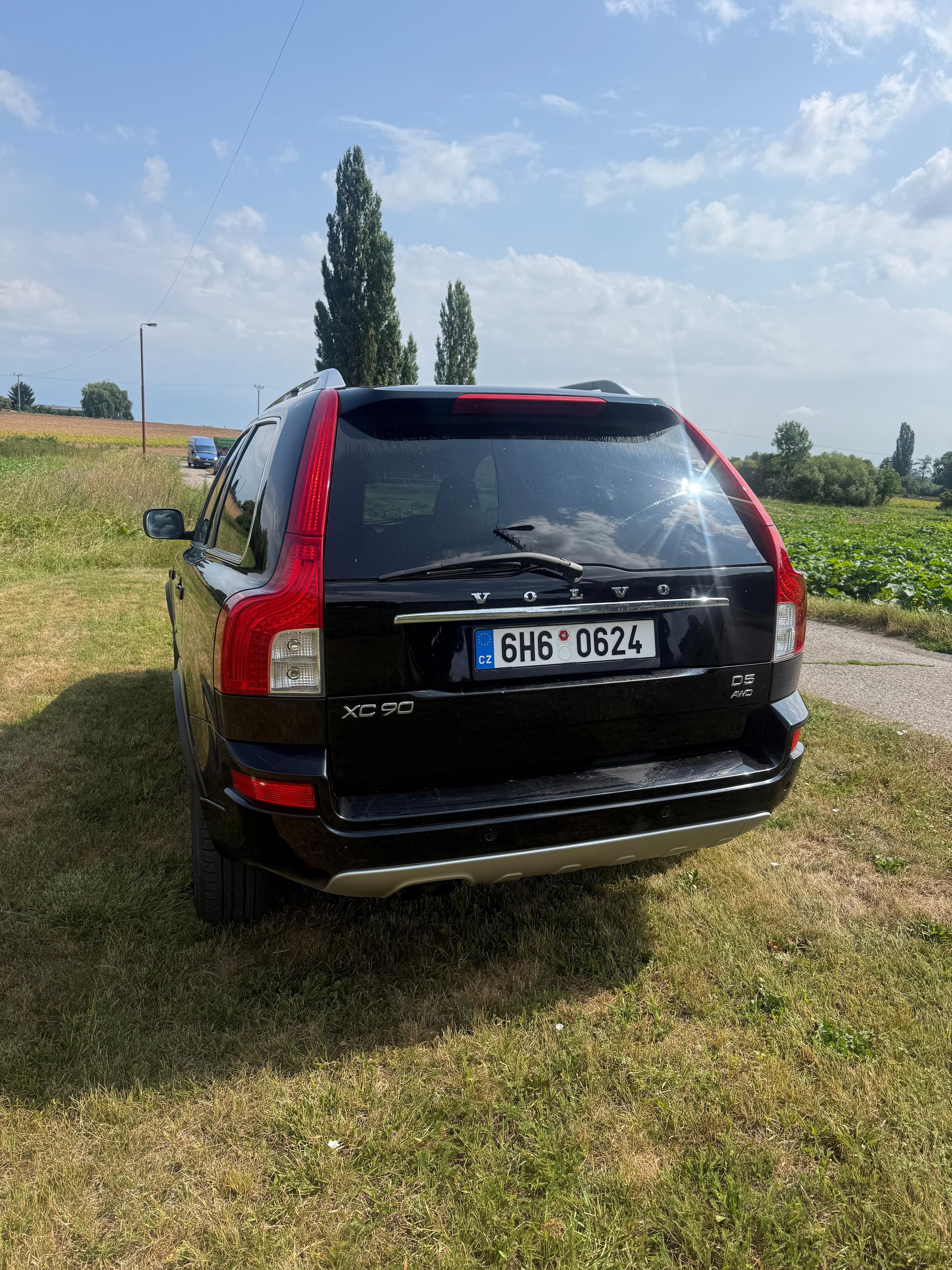 Volvo XC90, 2.4 D5 7míst - fotka 5