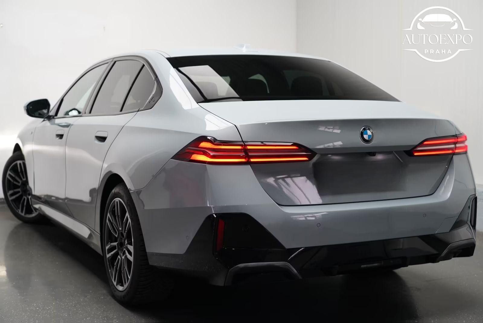 BMW Řada 5, 520d xDrive M Sport - fotka 3